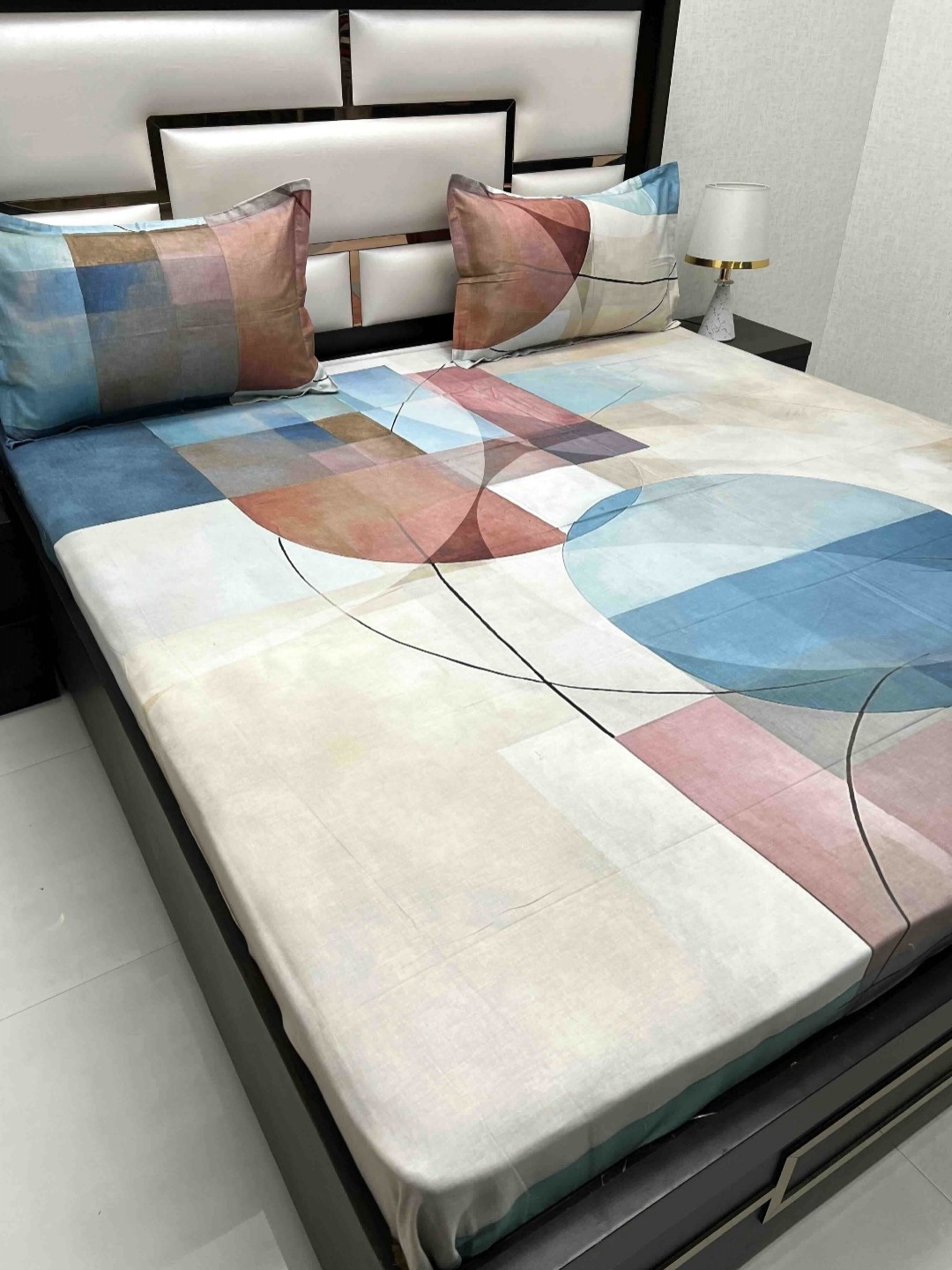 

Pure Decor Beige Geometric 500TC Pure Cotton King Bedsheet Set 2.73 m x 2.76 m