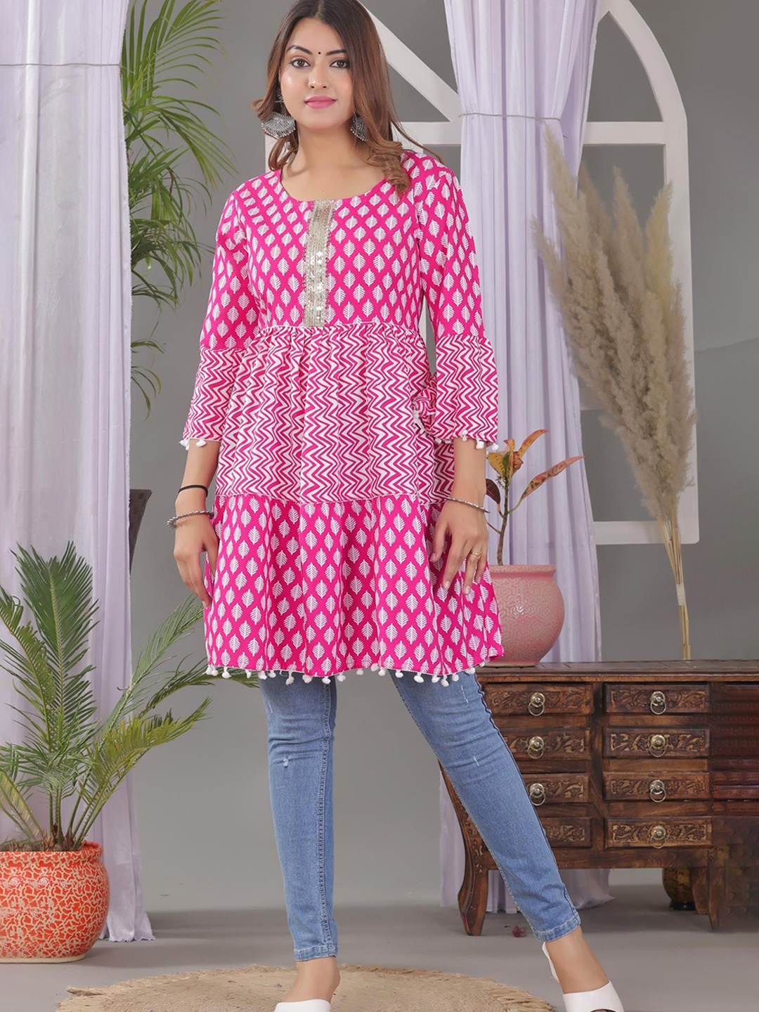 

Kairab Women Cotton Geometric Printed Round Neck Tunic, Pink