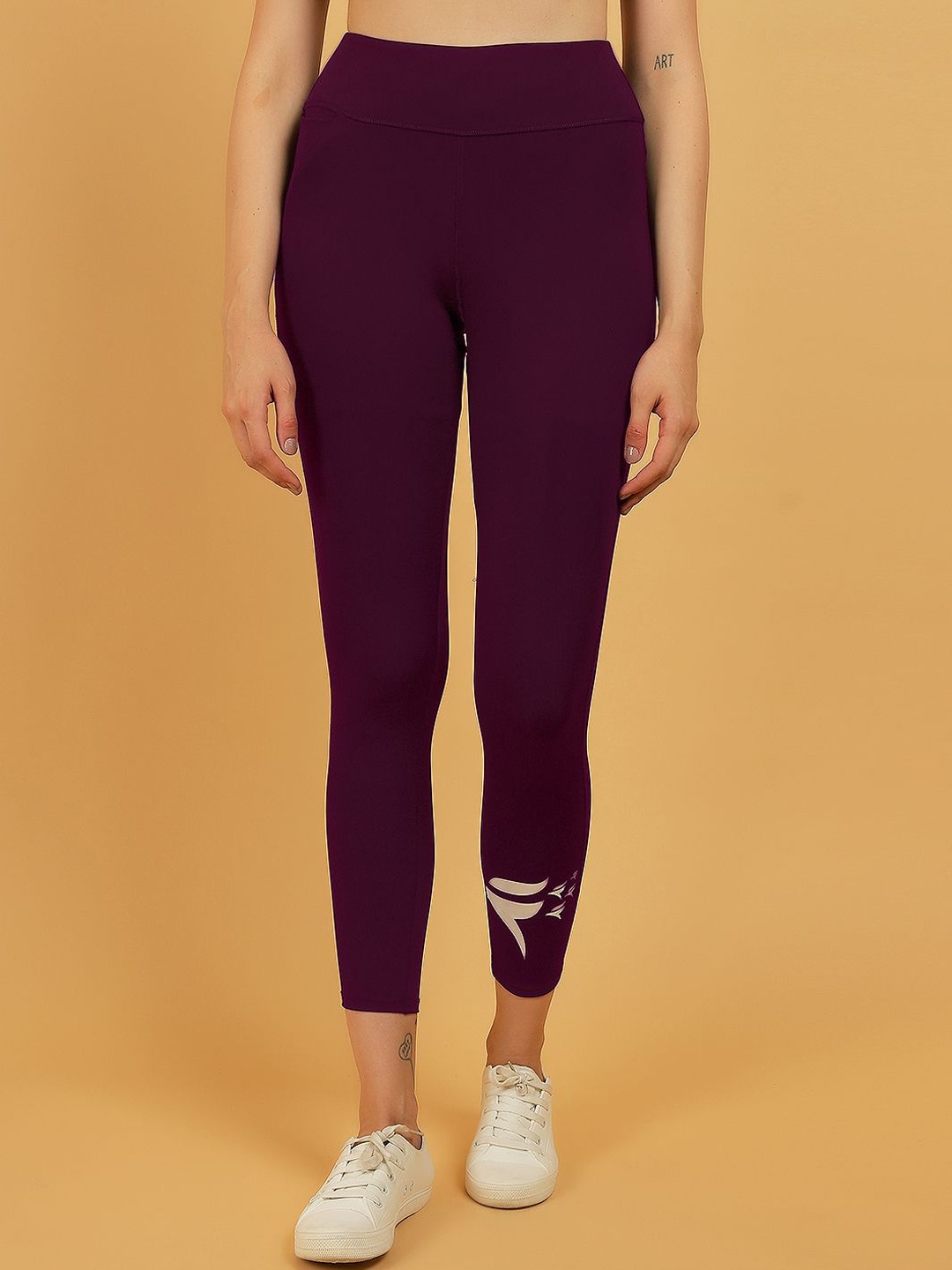

N-Gal Women Slim-Fit Three-Fourth Length Gym Tights, Burgundy