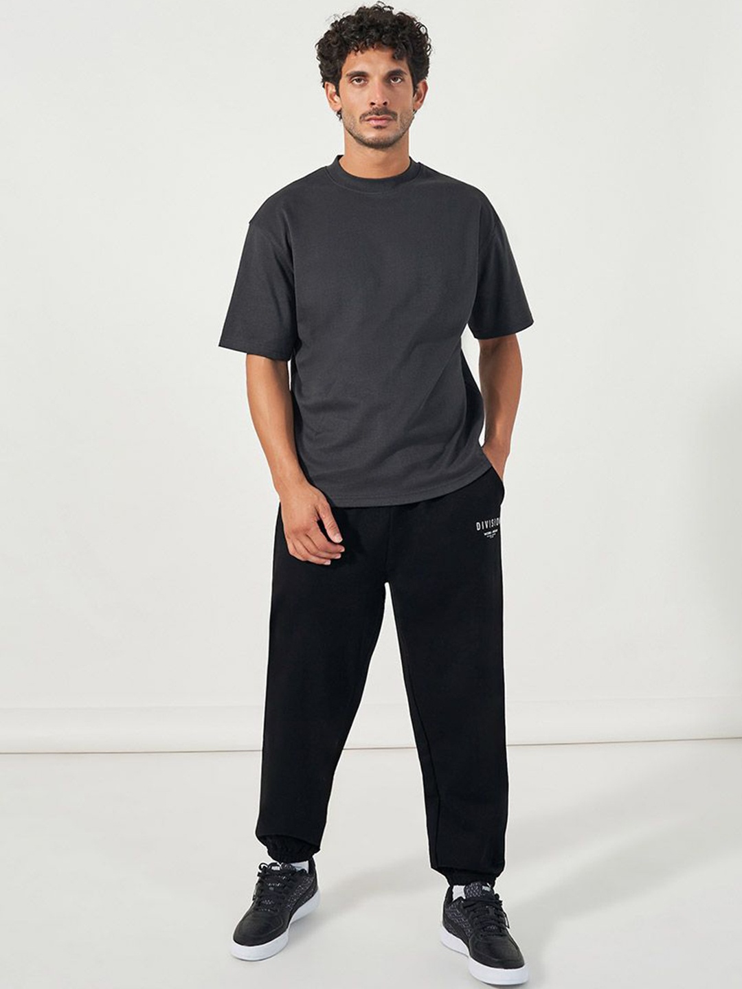

Styli Men Placement Graphic Print Oversized T-Shirt and Jogger Co-ords, Grey
