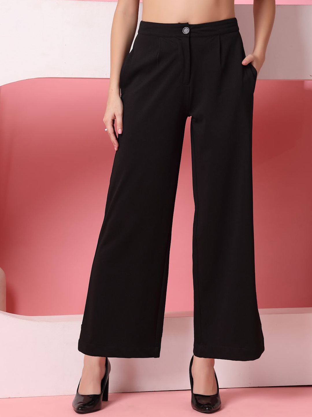 

Oomph! Women Relaxed Pleated Trousers, Black