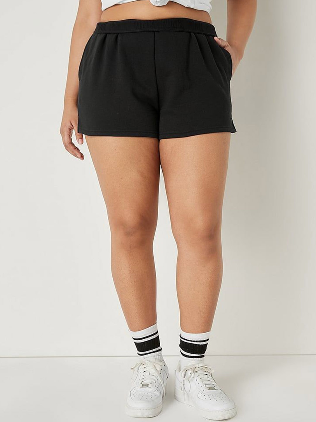 

Victoria's Secret Women High-Rise Hot Pant, Black