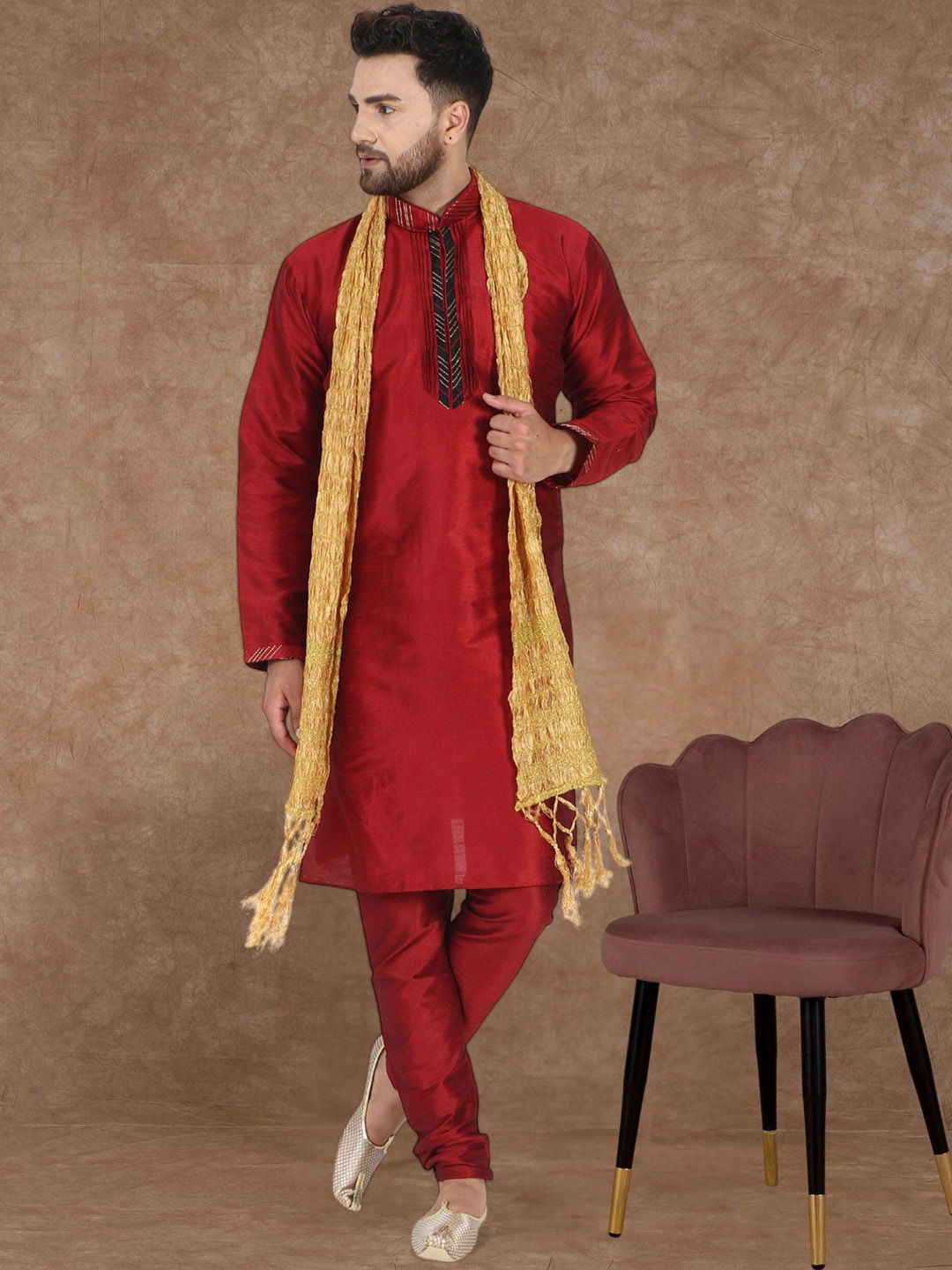 

SKAVIJ Men Ethnic Motifs Embroidered Regular Thread Work Kurta with Churidar & With Dupatta, Red