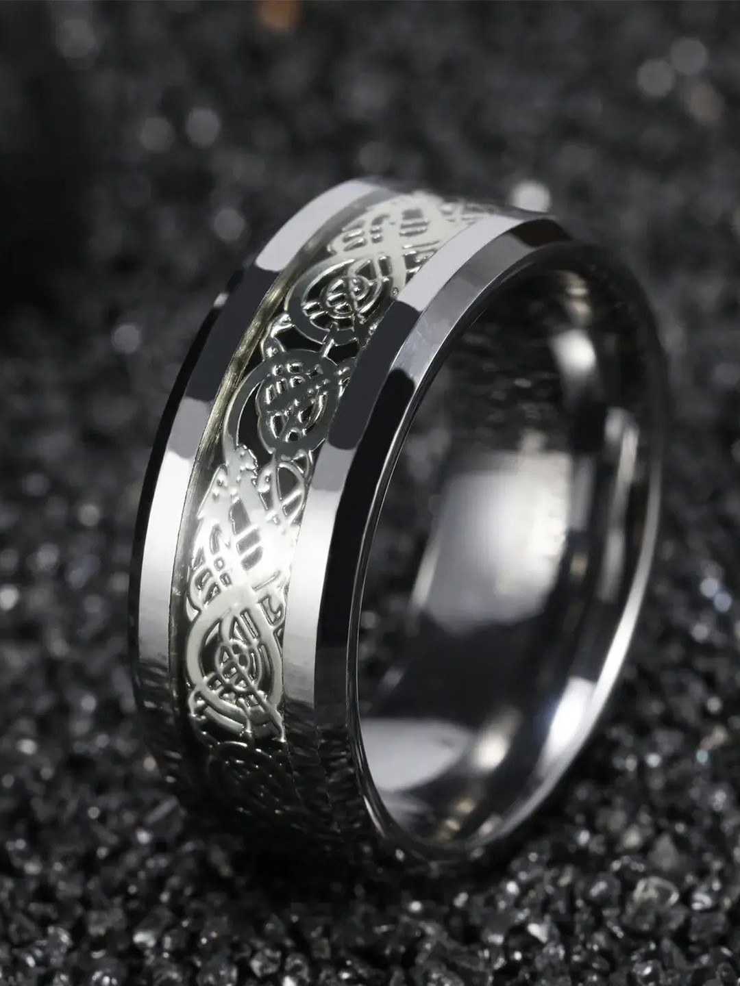 

Lila Unisex Dragon Shaped Thumb Finger Ring, Silver