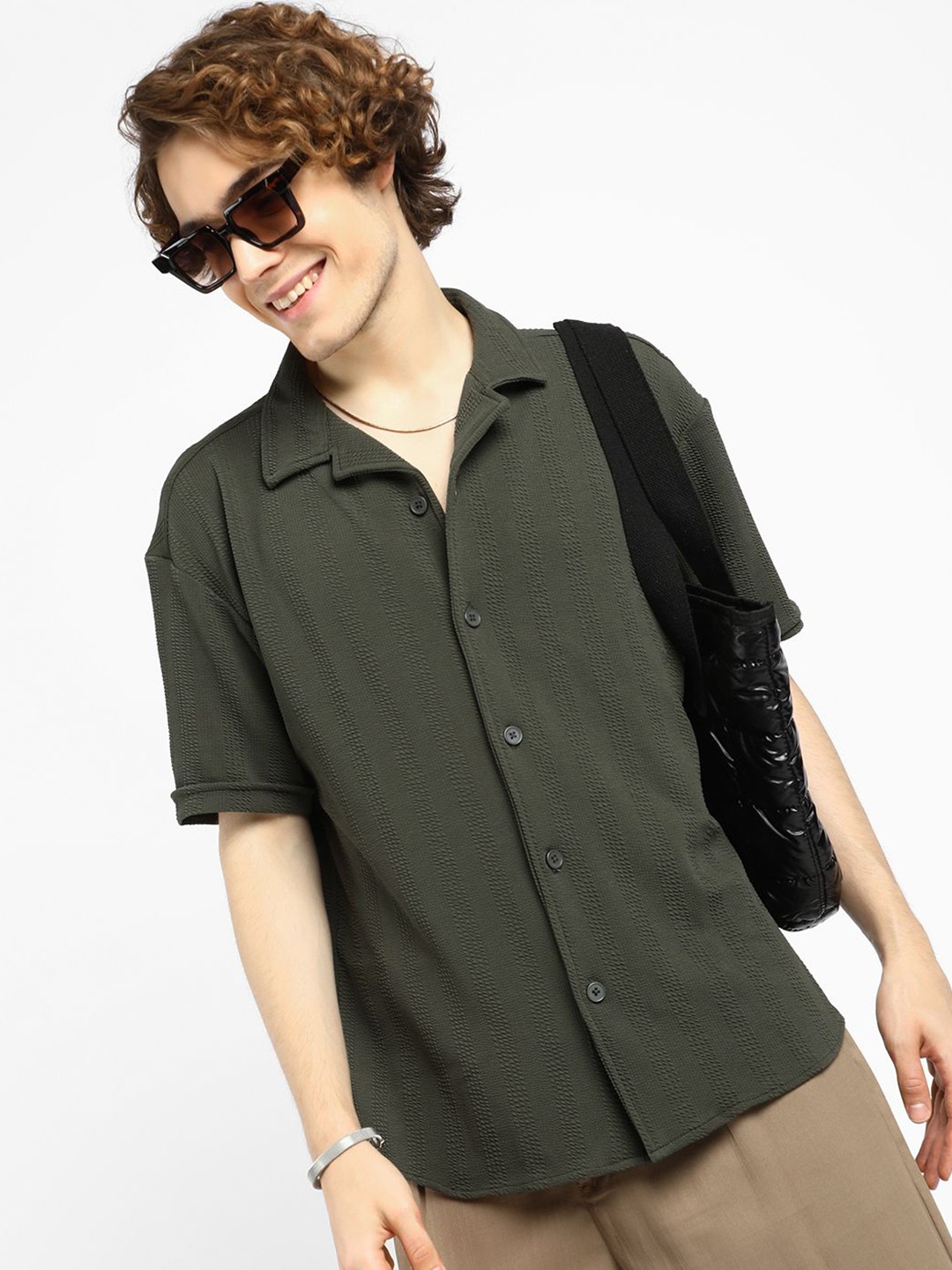 

Campus Sutra Men Comfort Cuban Collar Solid Oversized Casual Shirt, Green