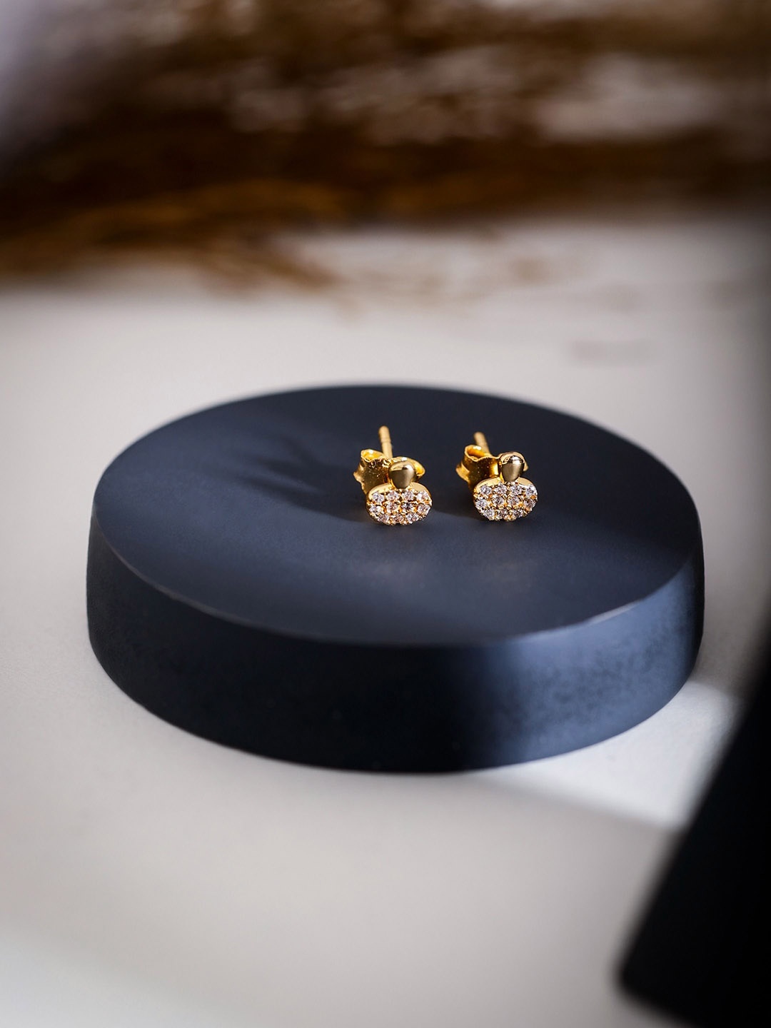 

DIAVO Contemporary Studs Earrings, Gold