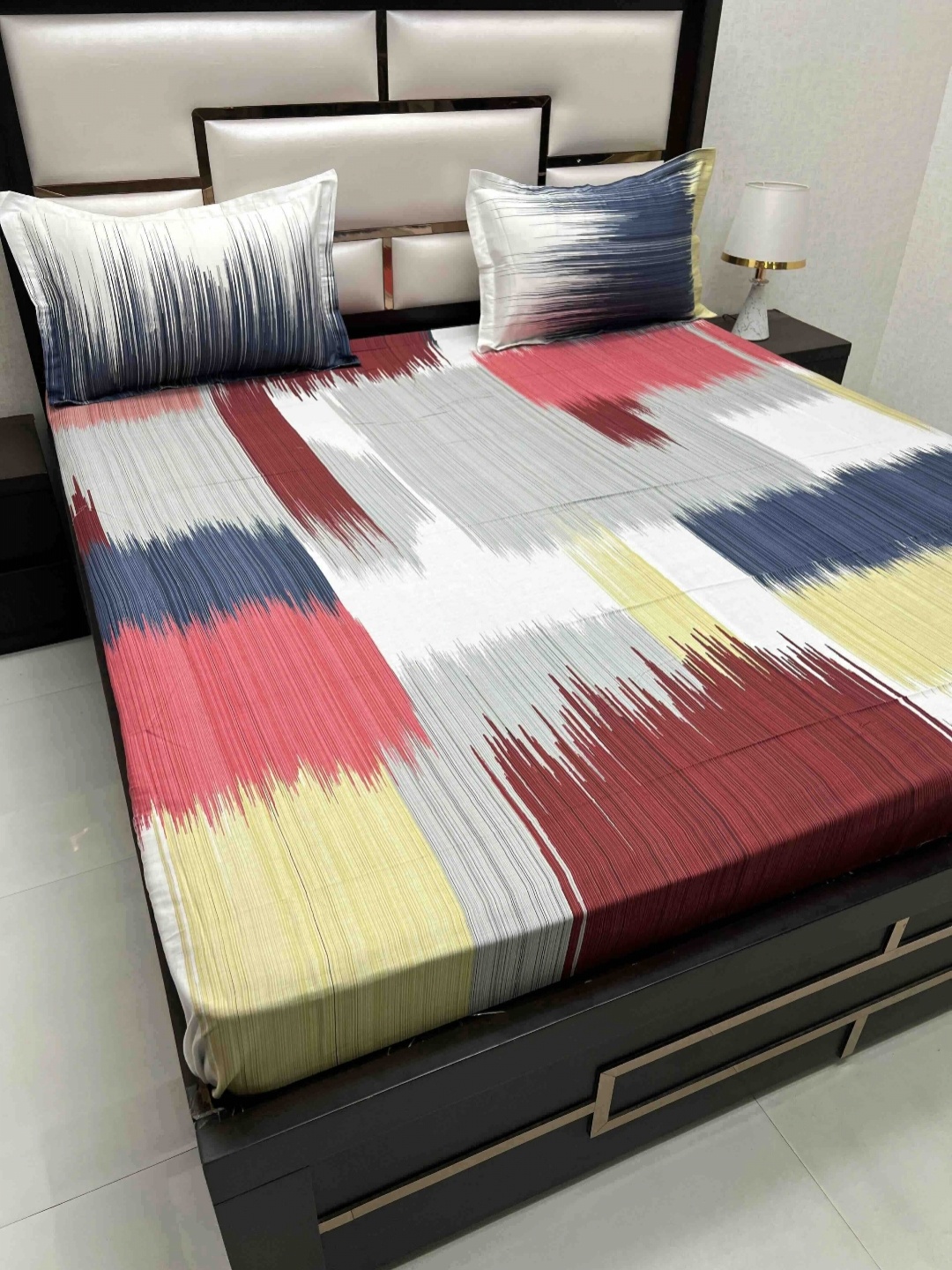 

Pure Decor Majestic Maroon Abstract Pure Cotton 260 TC King Bedsheet Set-2.74 m x 2.77 m