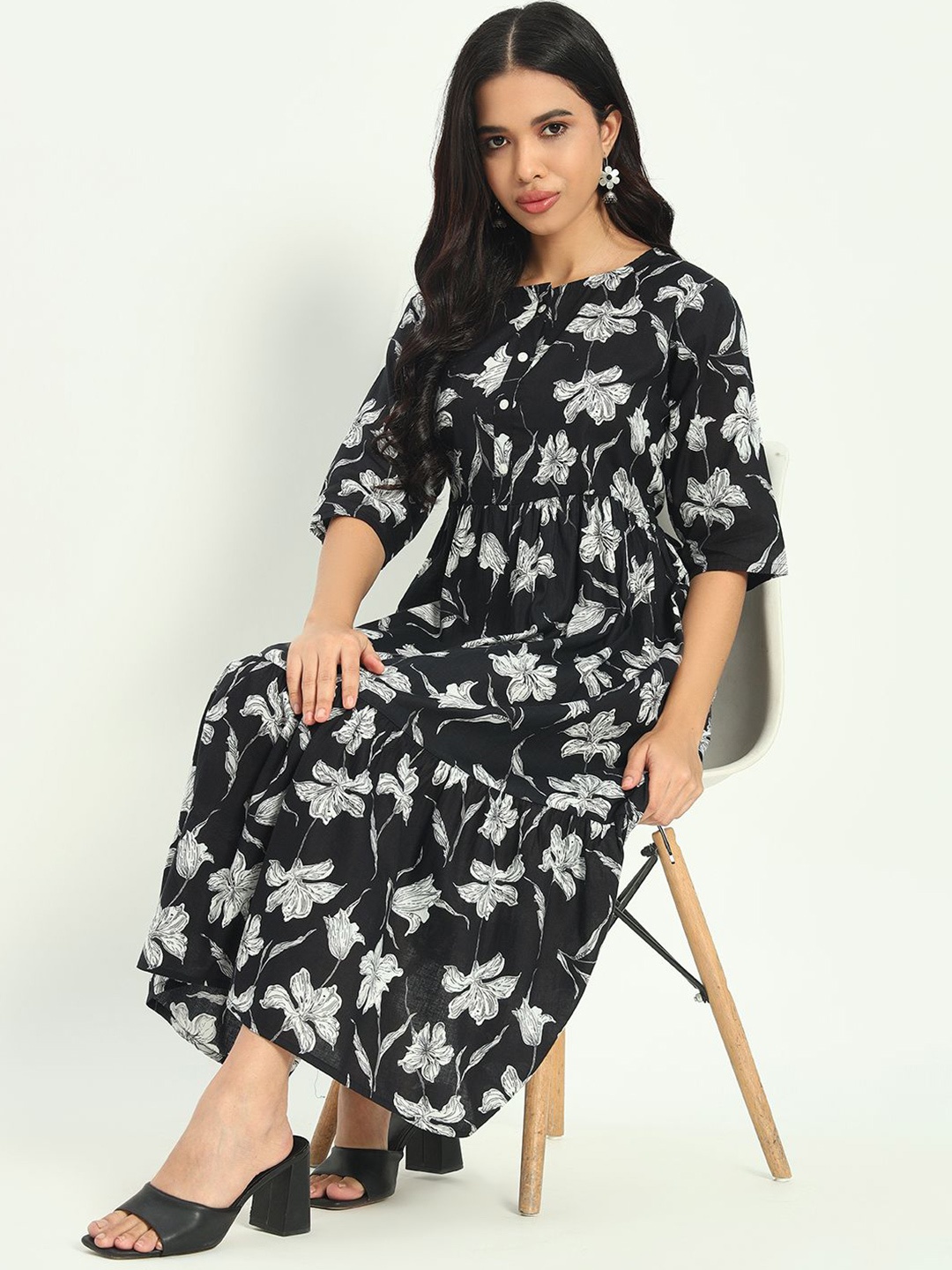 

ASHRU Floral Printed Round Neck Flared Dress, Black