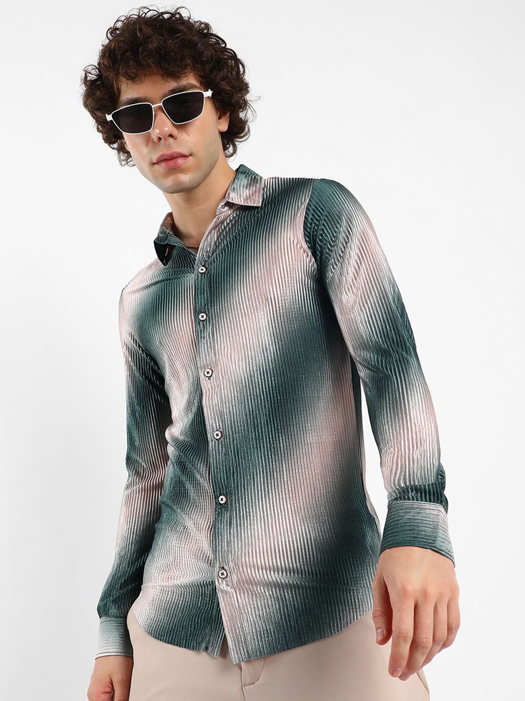 

Campus Sutra Men Comfort Spread Collar Faded Casual Shirt, Green