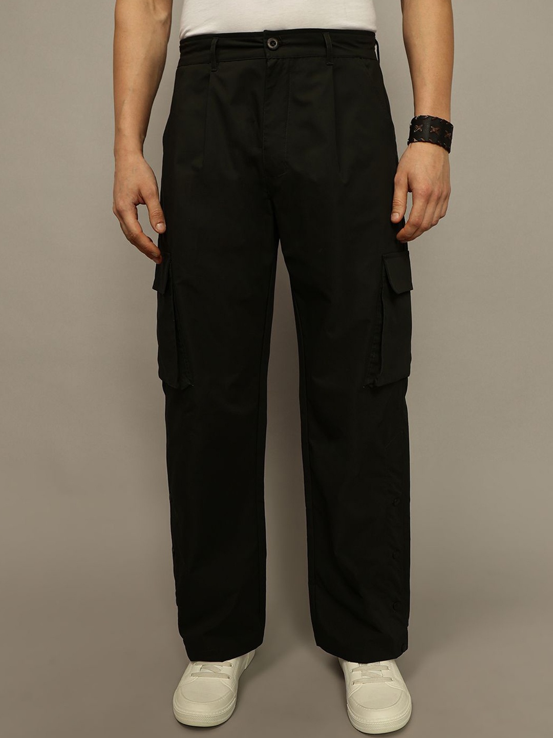 

The Roadster Lifestyle Co Men Smart Loose Fit Cargo, Black