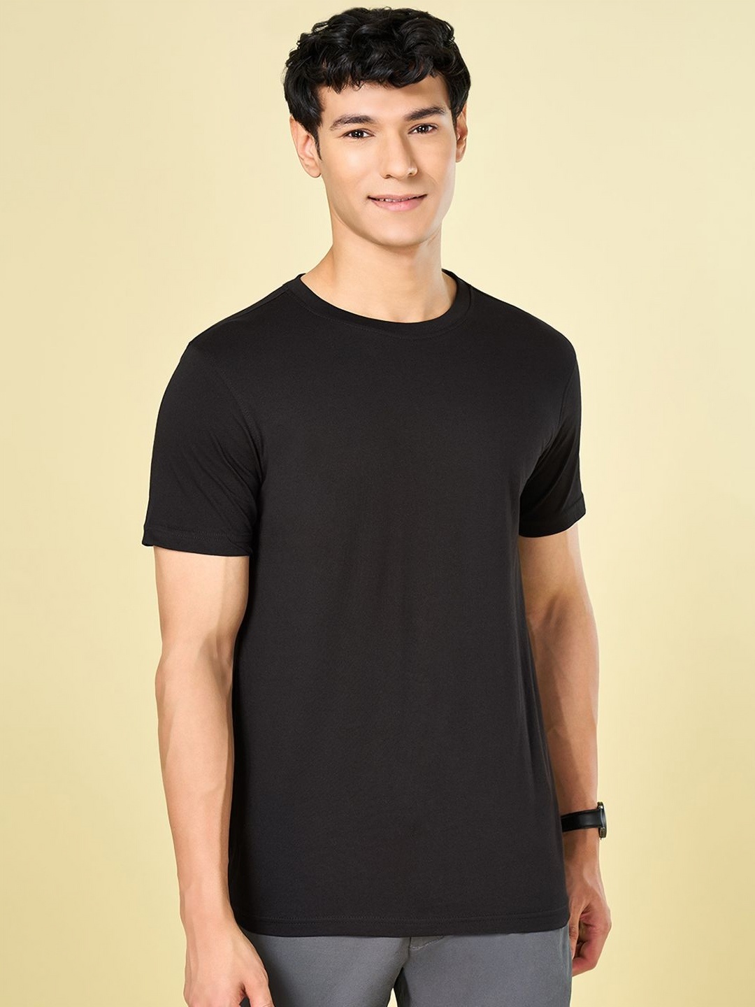 

BYFORD by Pantaloons Men Raw Edge Slim Fit T-shirt, Black