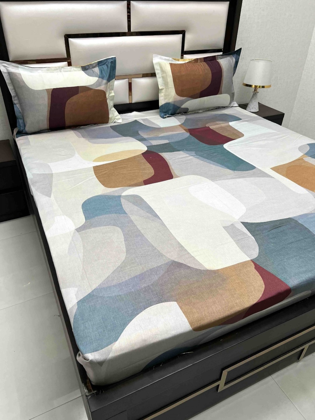 

Pure Decor Majestic Blue Printed 330 TC Pure Cotton King Bedsheet Set 2.73 m x 2.77 m