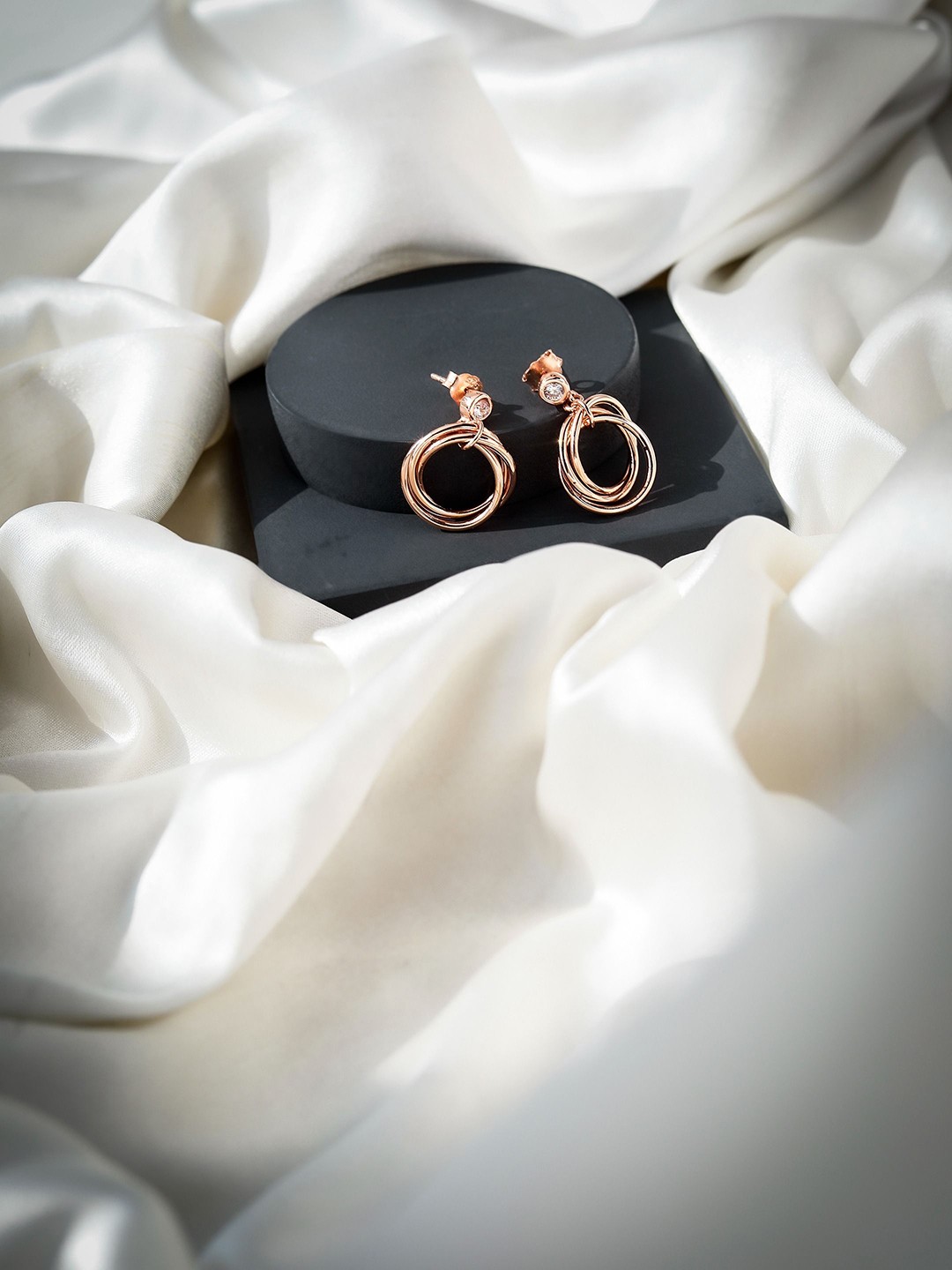 

DIAVO Contemporary Studs Earrings, Rose gold