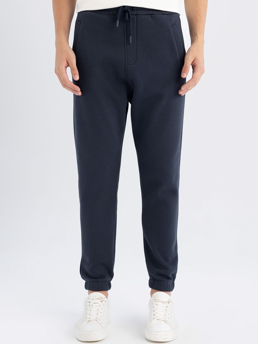 

DeFacto Men Regular Fit Mid-Rise Jogger, Navy blue