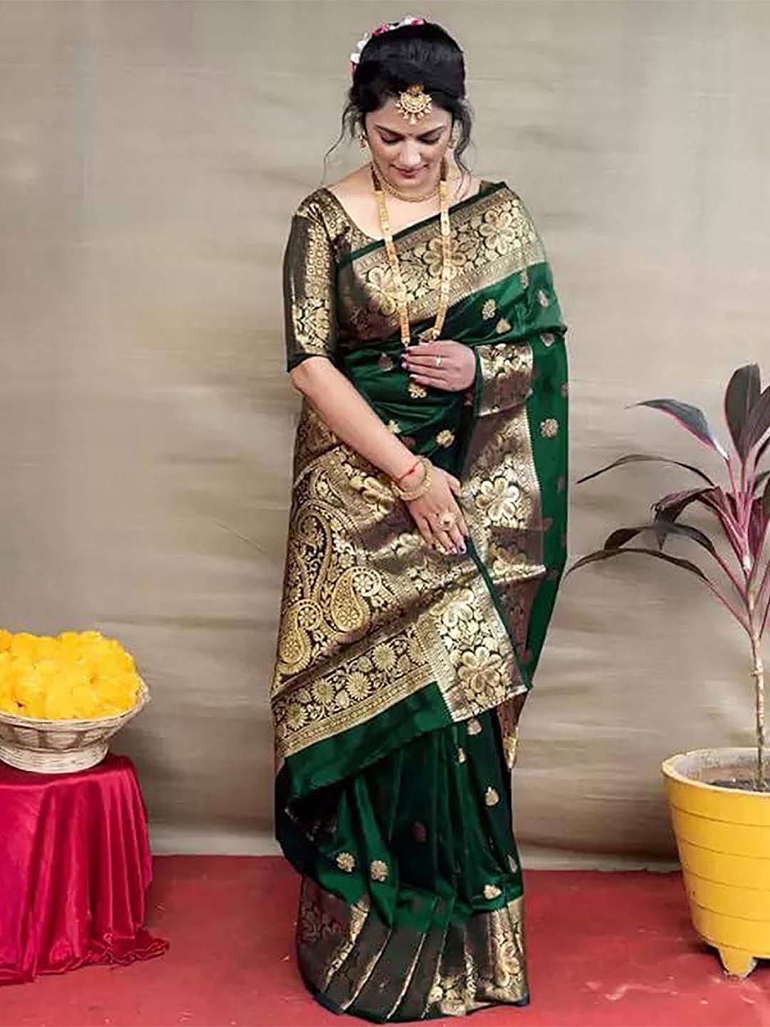 

KALINI Woven Design Silk Blend Banarasi Saree, Green