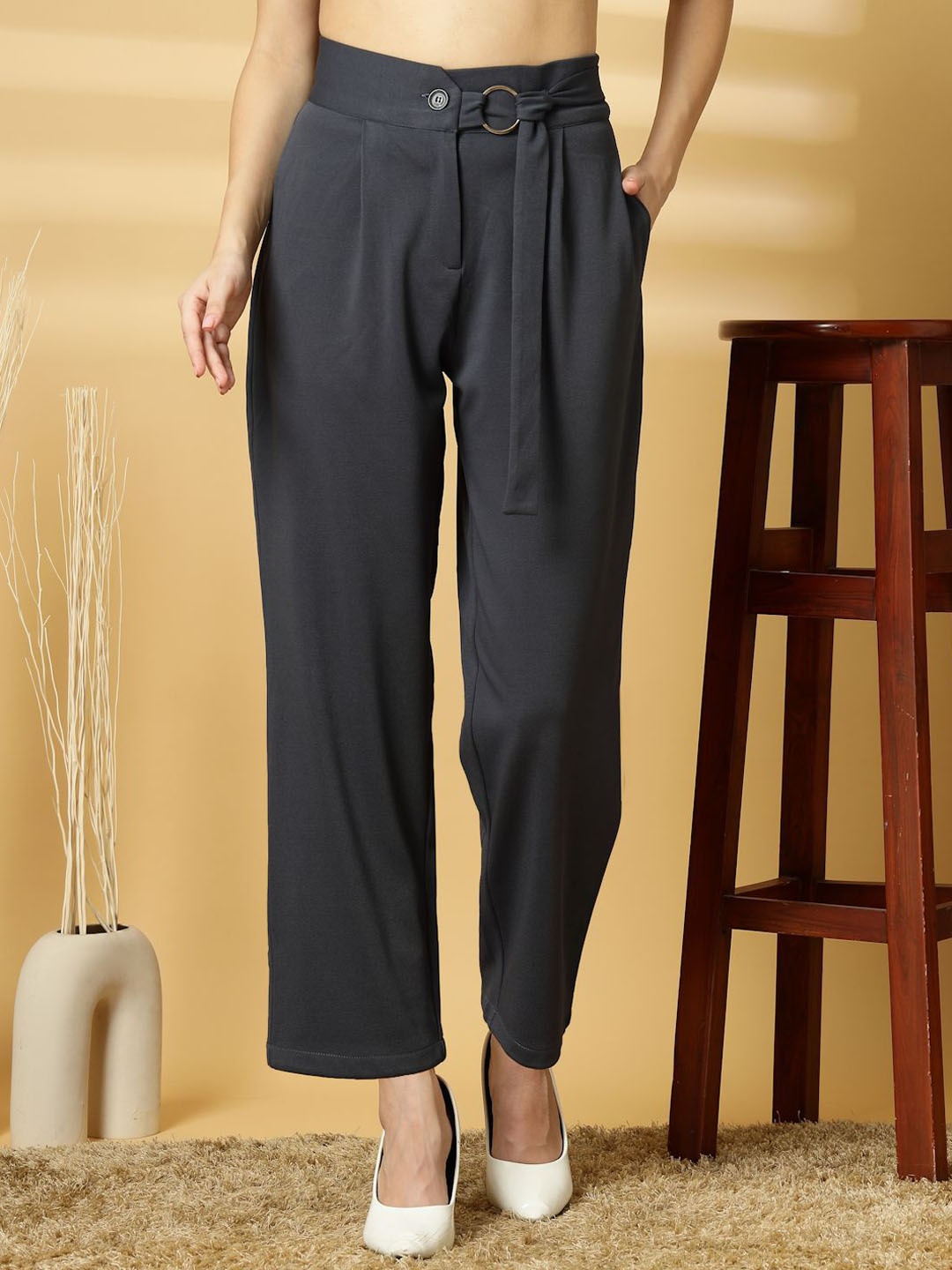 

Oomph! Women Relaxed Pleated Trousers, Grey