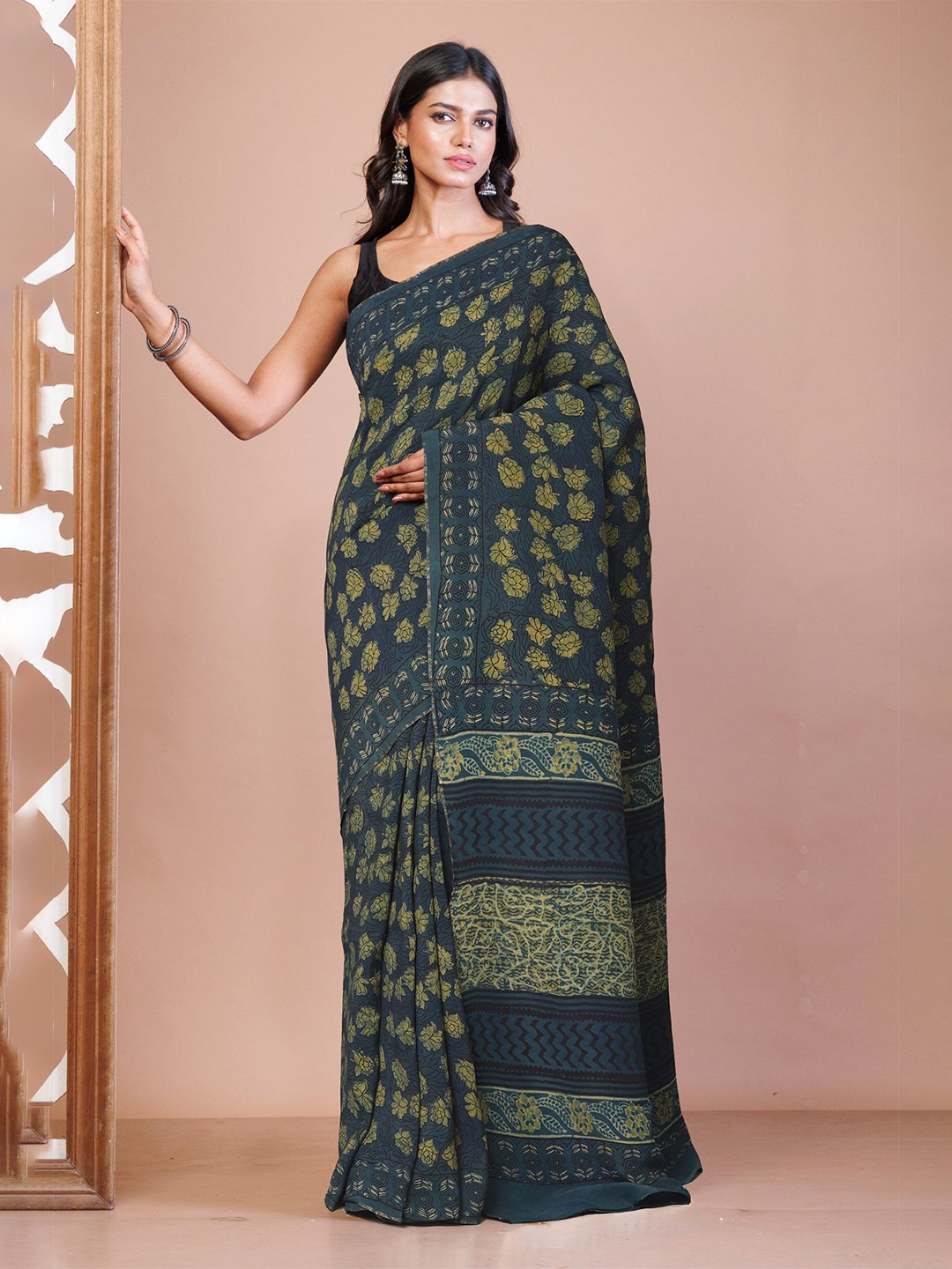 

Unnati Silks Floral Printed Pure Silk Handloom Block Print Saree, Teal