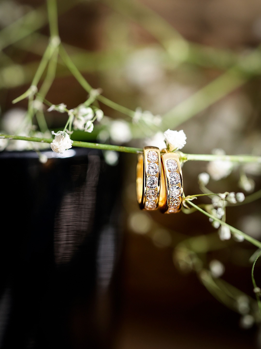 

DIAVO Contemporary Studs Earrings, Gold
