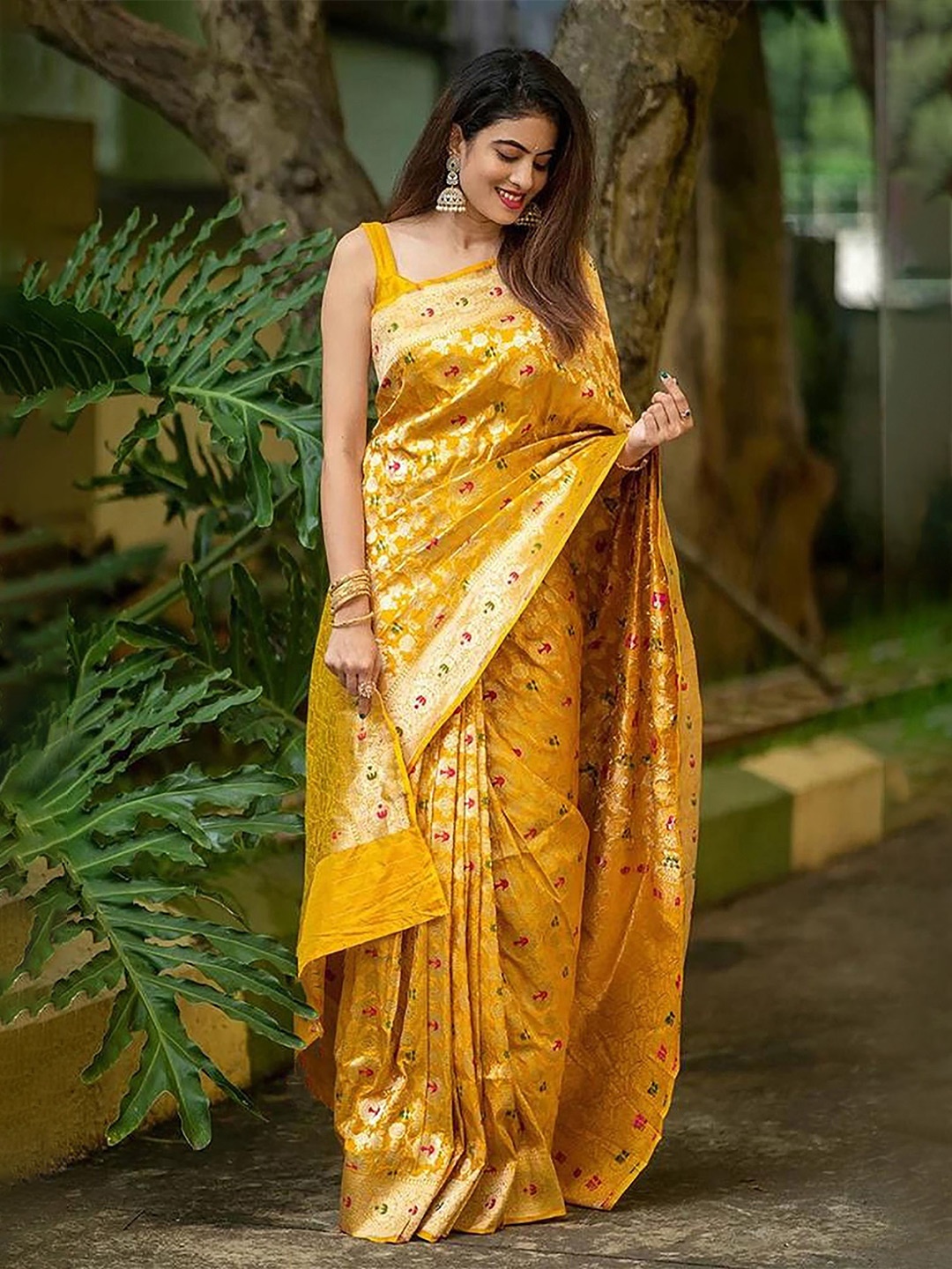 

Aldwych Woven Design Silk Blend Banarasi Saree, Yellow