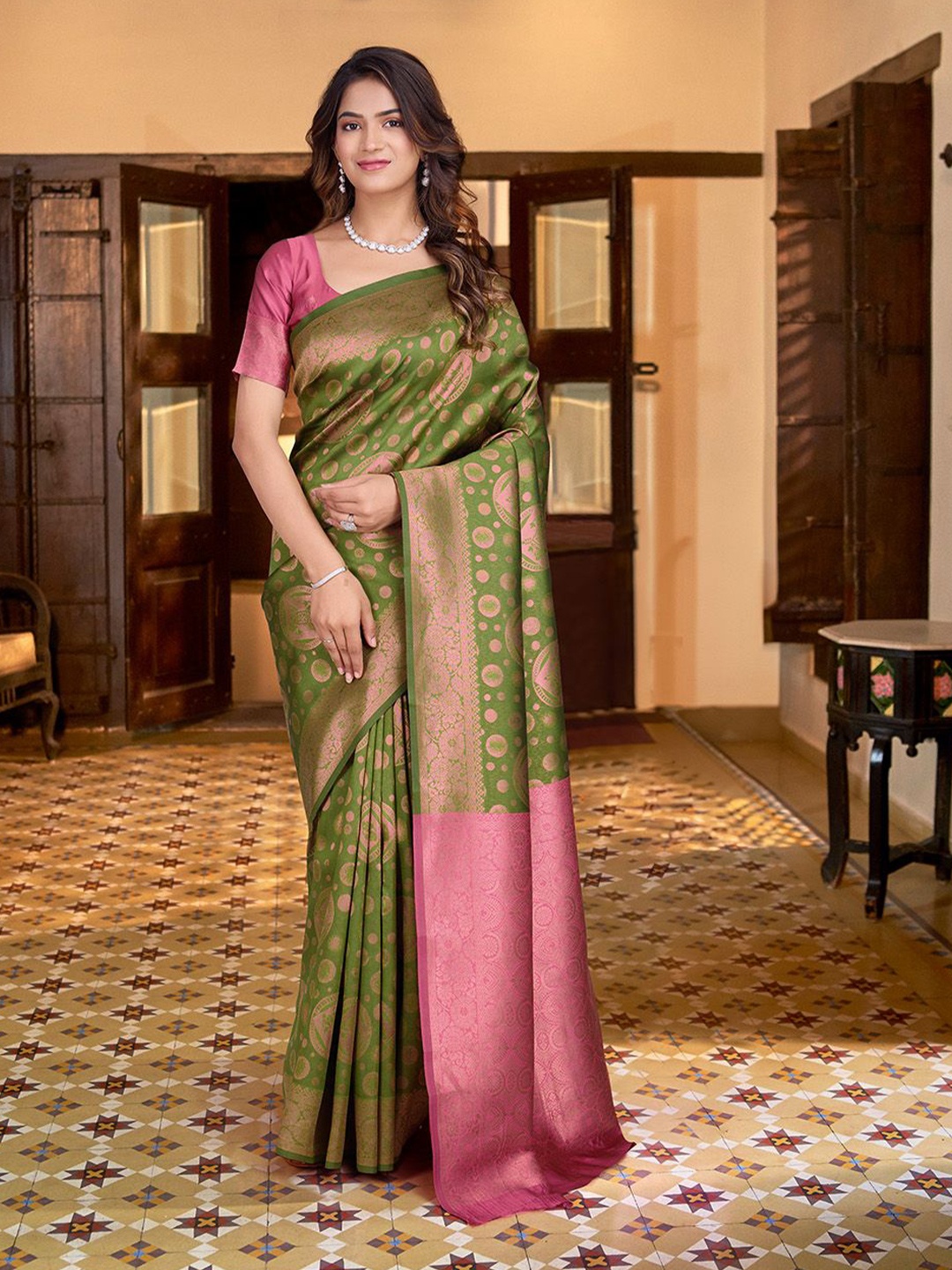 

STYLEELITE Woven Design Zari Pure Silk Saree, Green