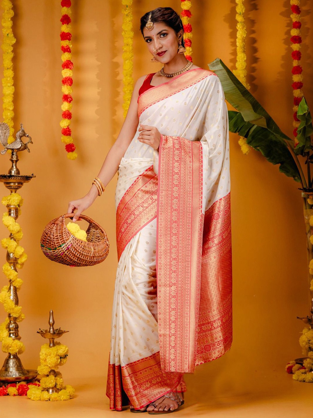

Aldwych Woven Design Zari Silk Blend Banarasi Saree, Cream