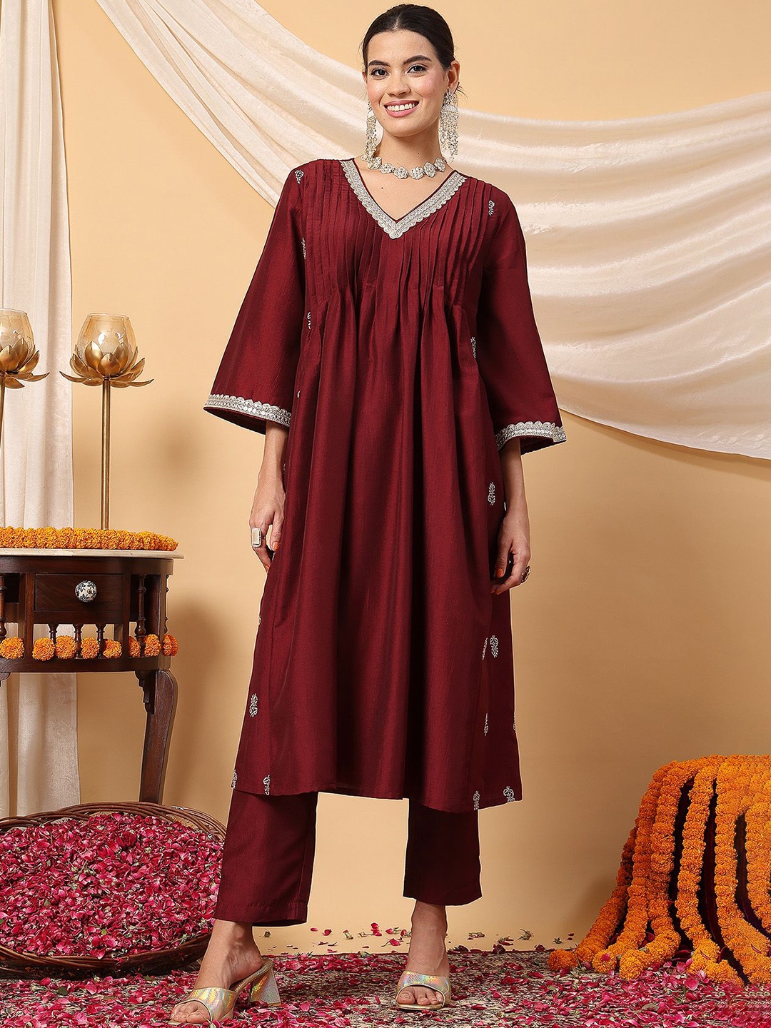 

House Of Zelena Women Embroidered Regular Thread Work Kurta with Trousers, Maroon