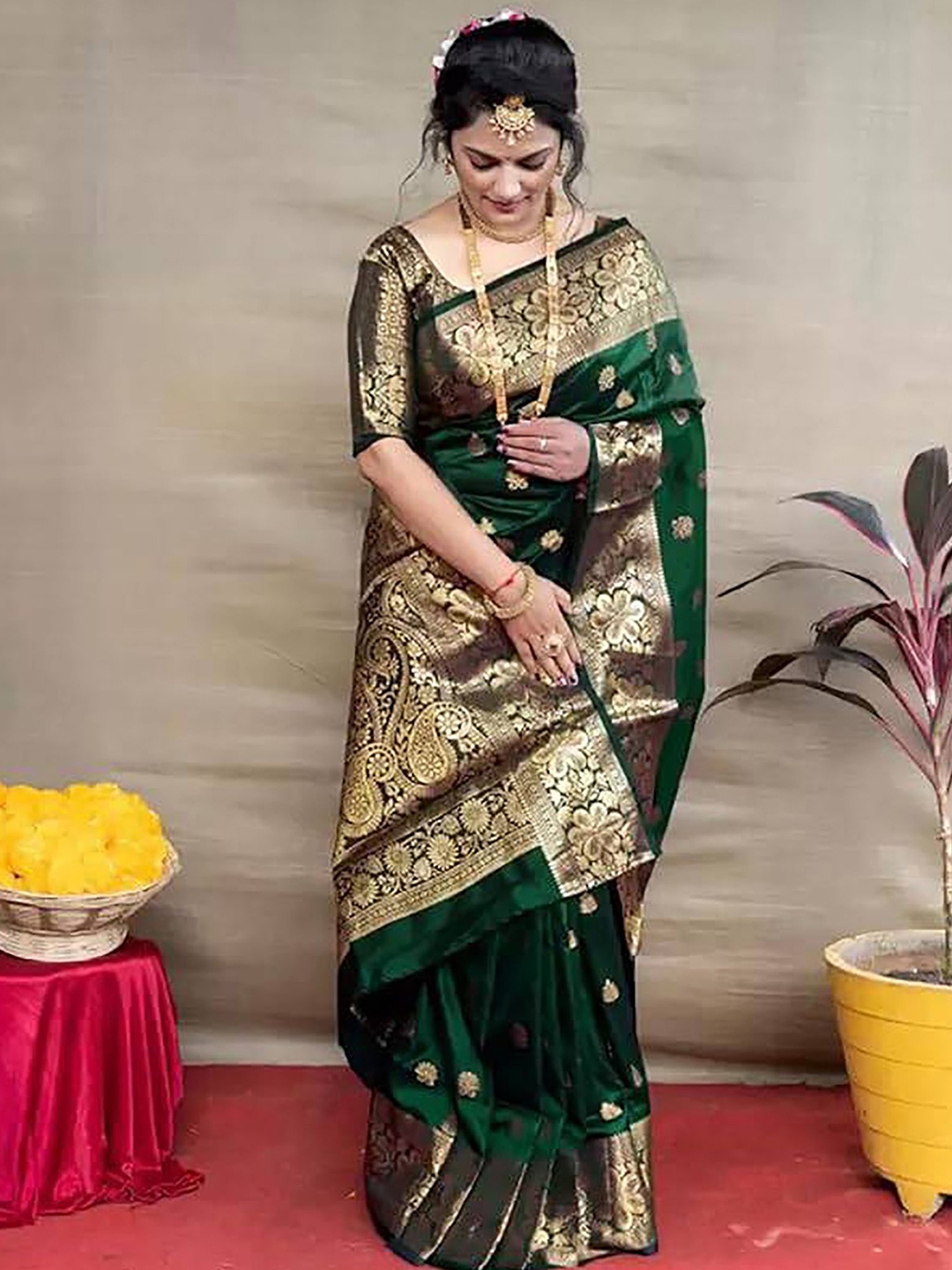 

Anjaneya Sarees Woven Design Silk Blend Banarasi Saree, Green