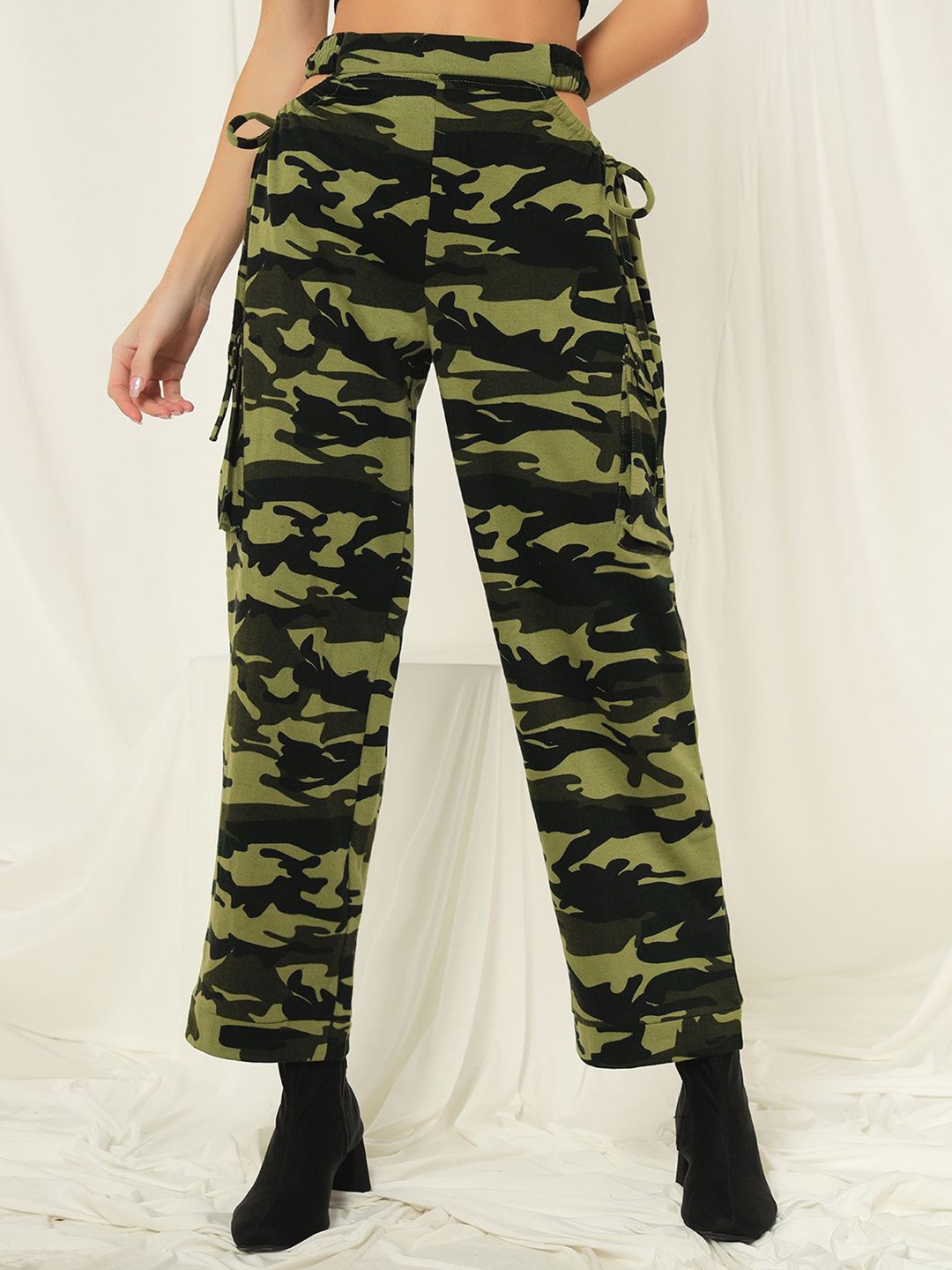 

TANDUL Women Camouflage Printed Original Fit Mid-Rise Cargos Trousers, Green