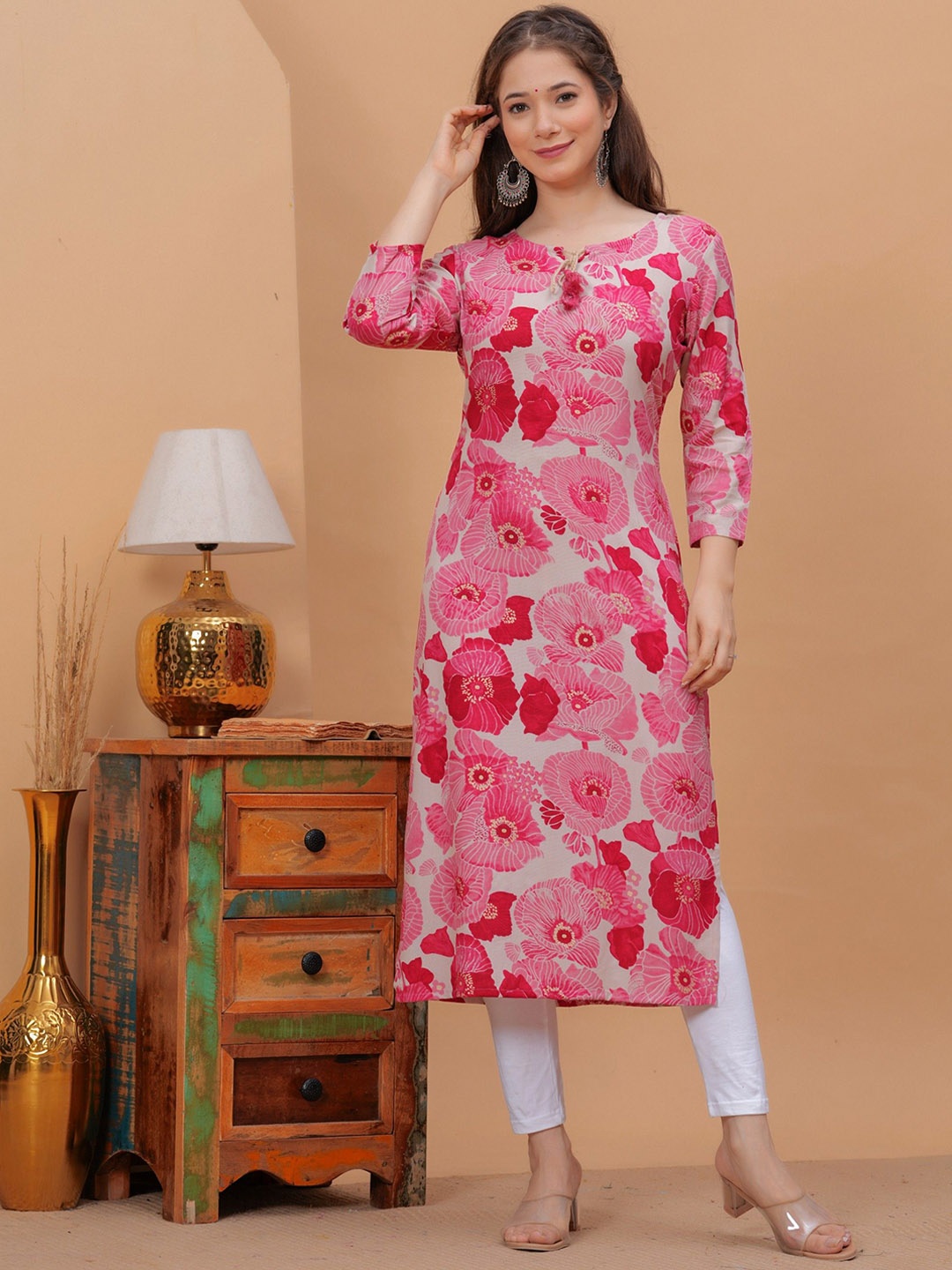 

PHYSIL Women Floral Printed Mirror Work Kurta, Pink
