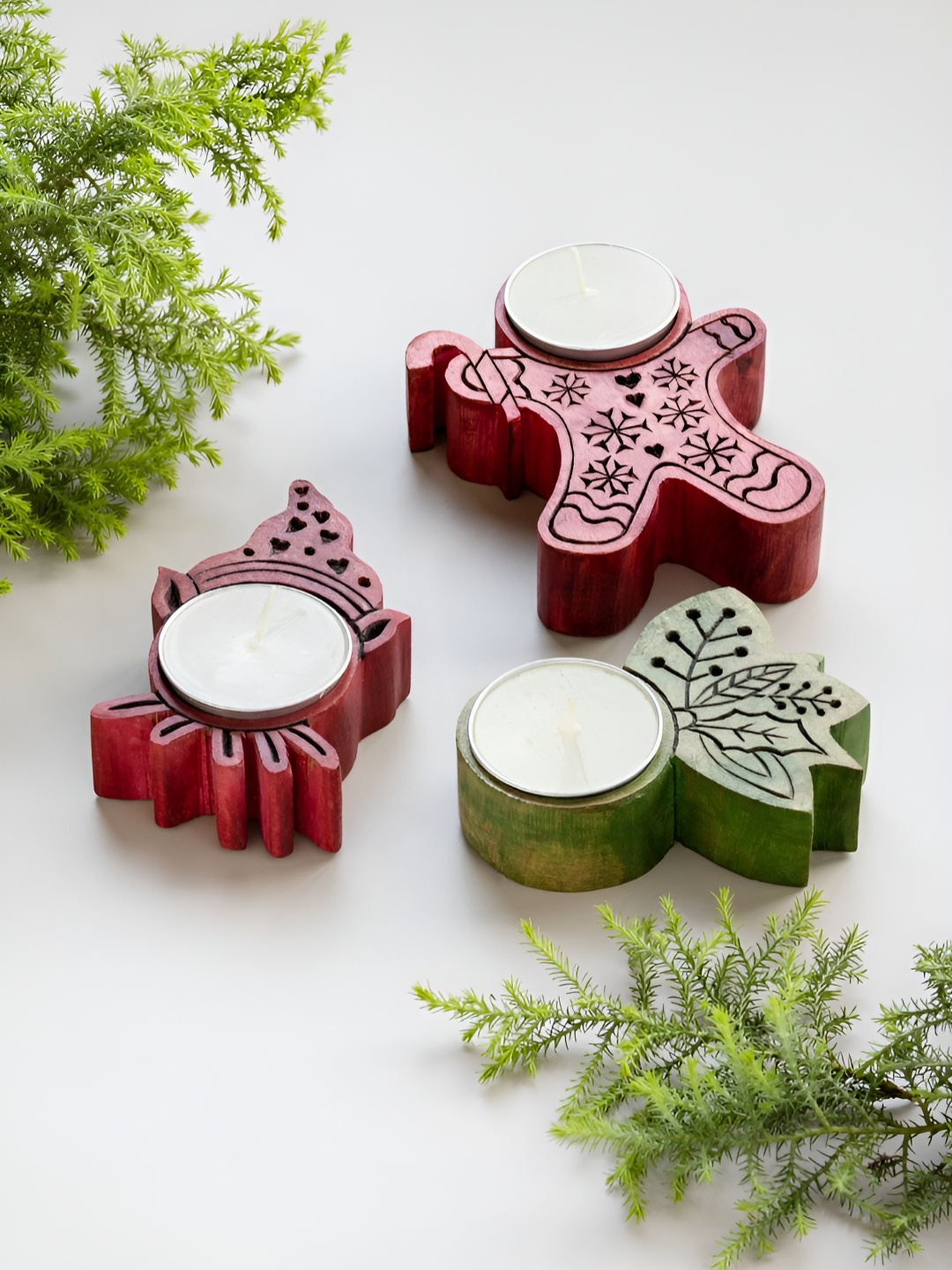 

Eyaas Red & Green 3 Pieces Wooden Block Tea Light Candle Holders