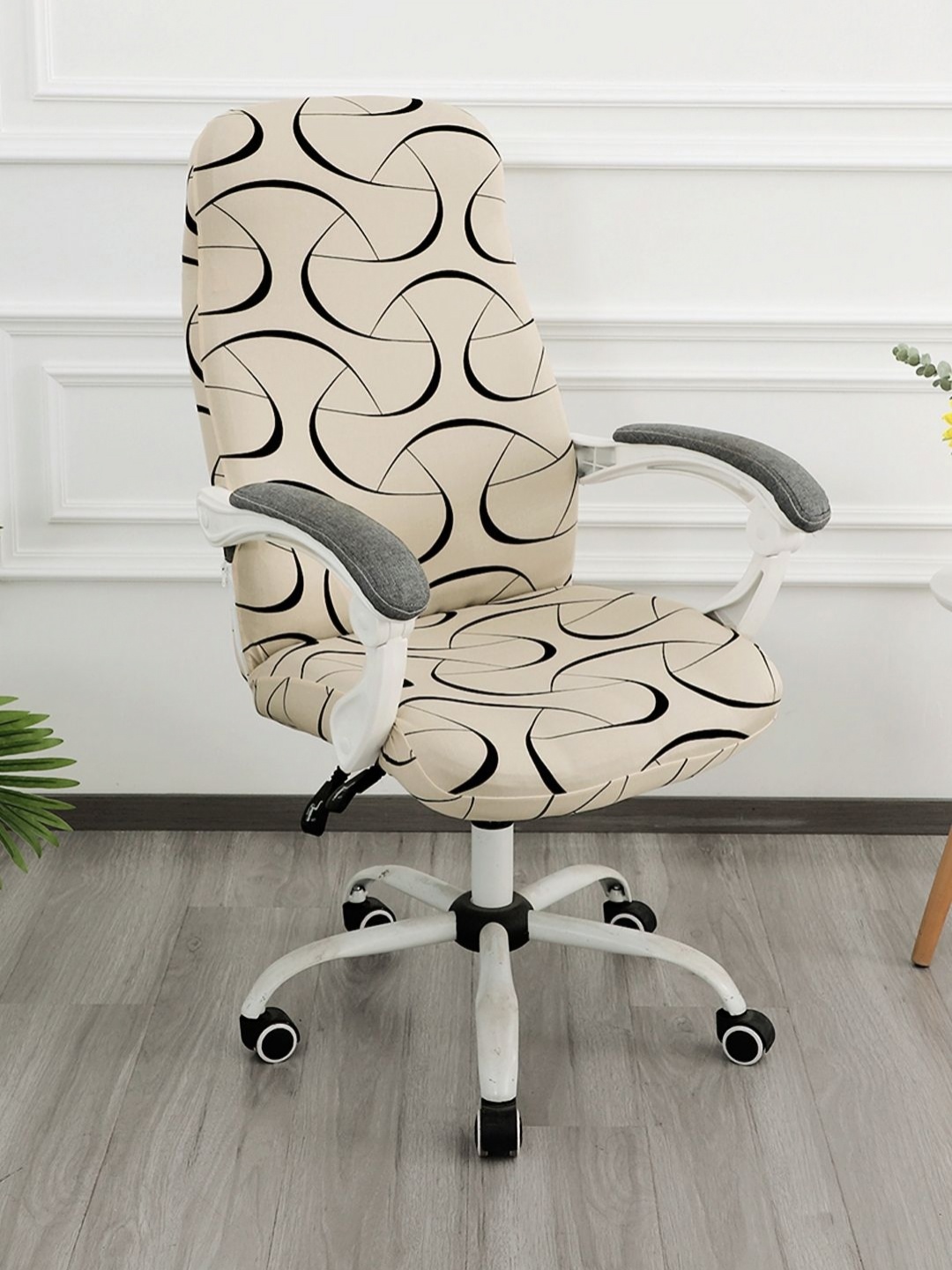 

HOKIPO Beige & Black Abstract Printed Stretchable Chair Cover