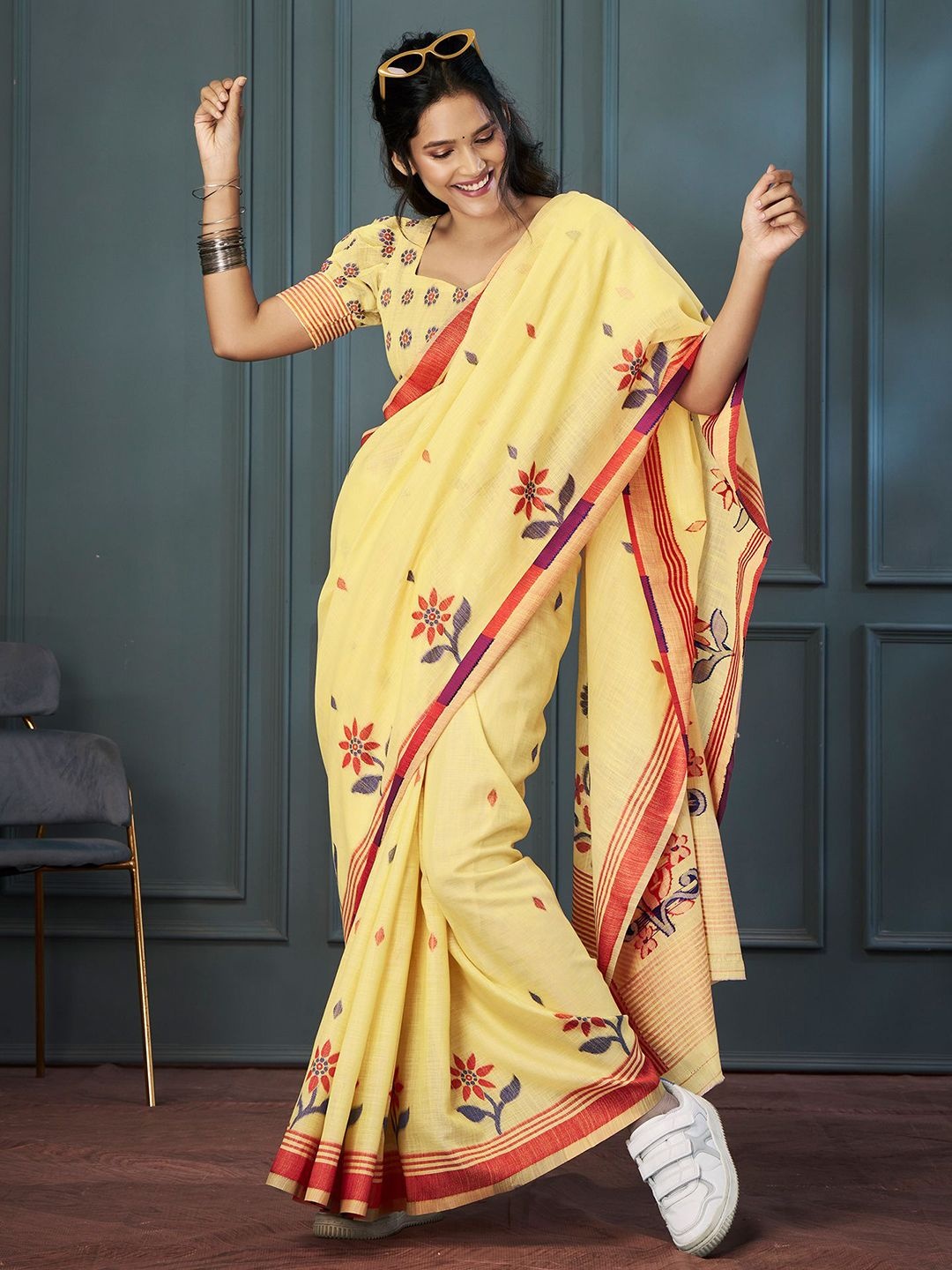 

Satrani Woven Design Zari Pure Linen Banarasi Saree, Yellow