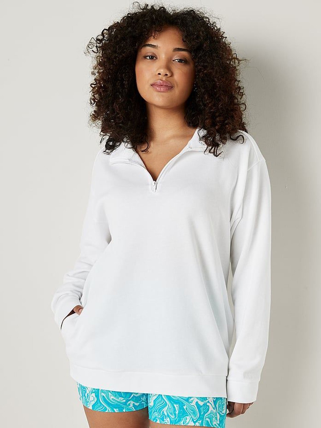 

Victoria's Secret Women Mock Collar Long Sleeves Sweatshirt, White