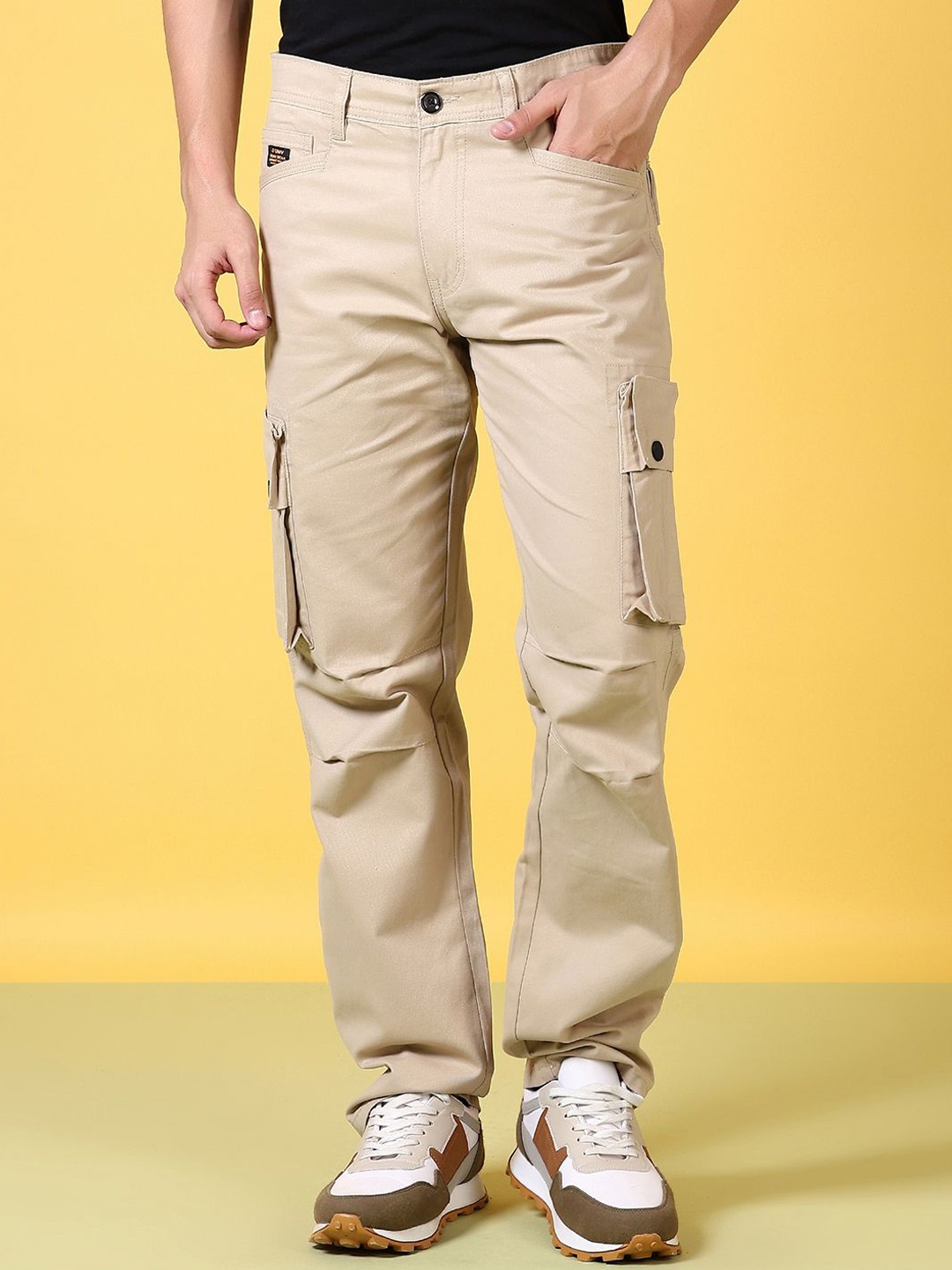 

V-Mart Men Regular Fit Mid-Rise Cotton Cargos, Cream