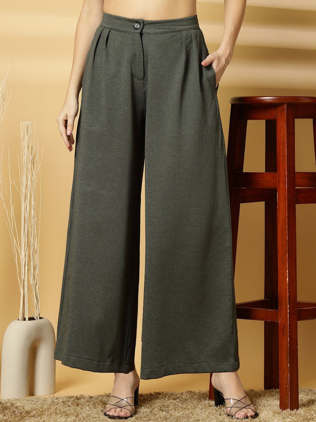 

Oomph! Women Relaxed Pleated Trousers, Green