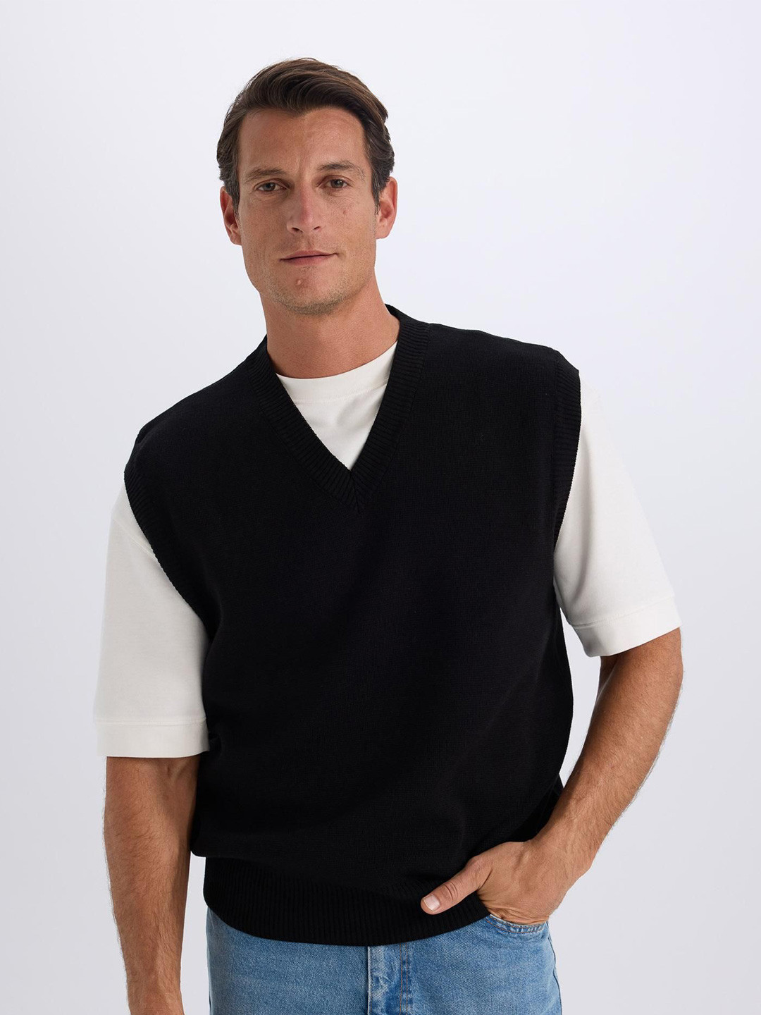 

DeFacto Men V - Neck Sleeveless Sweater Vest, Black