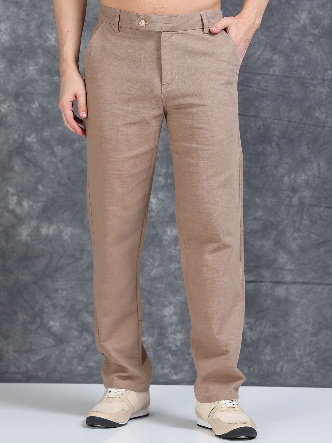 

The Roadster Lifestyle Co. Men Relaxed Fit Mid Rise Trousers, Brown