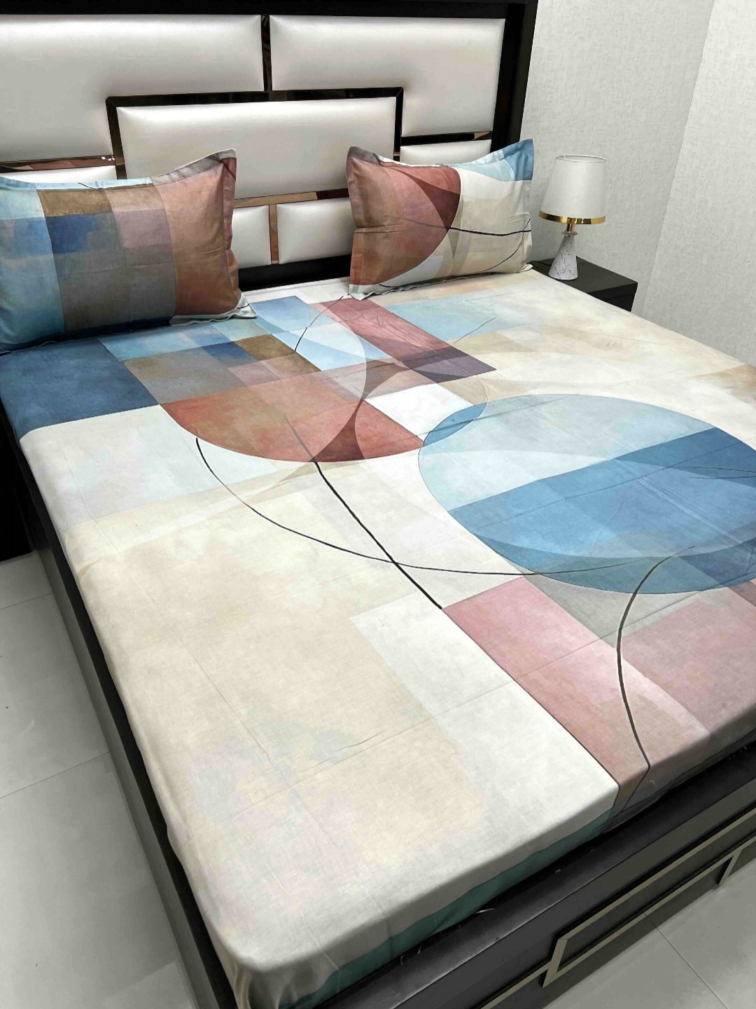 

Pure Decor Majestic White Geometric 250 TC Pure Cotton King Bedsheet Set 2.74 m x 2.76 m