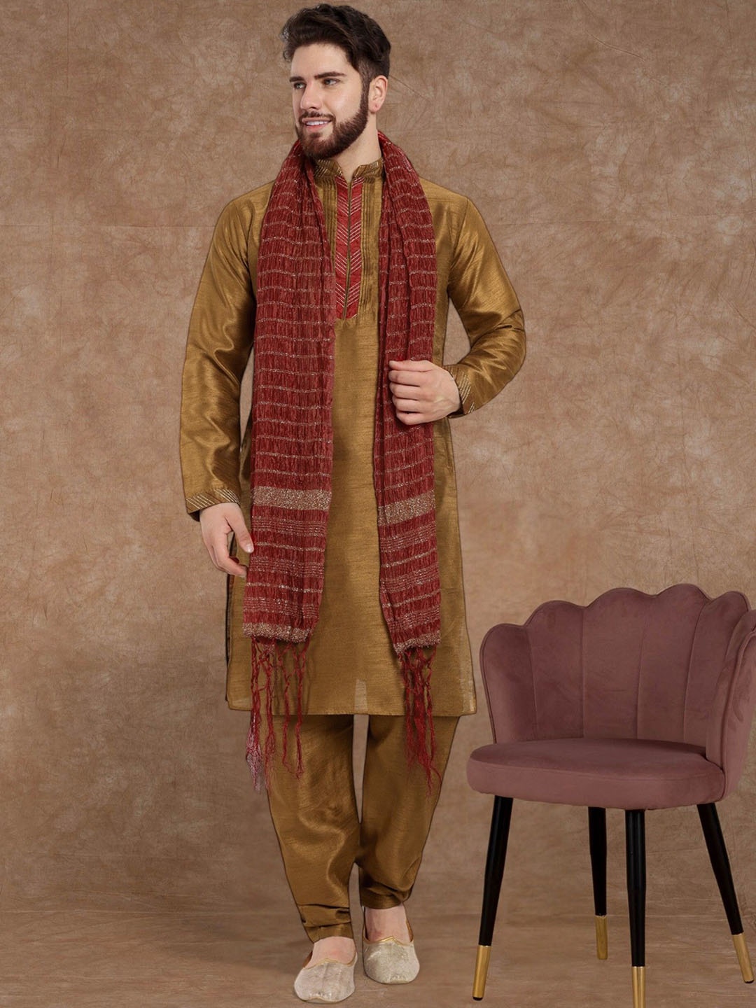 

SKAVIJ Men Ethnic Motifs Embroidered Regular Thread Work Kurta with Churidar & With Dupatta, Brown