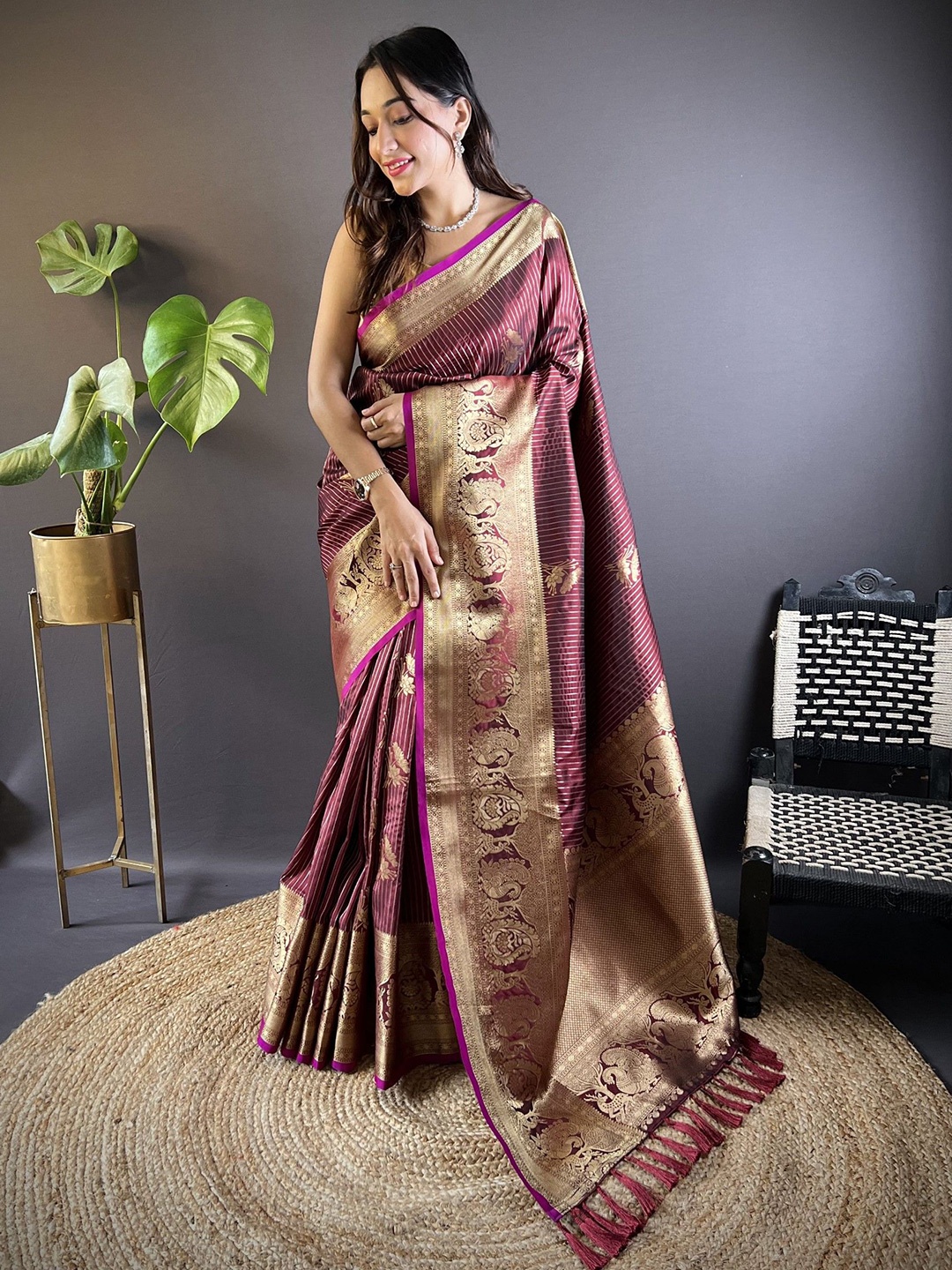 

LeeliPeeri Designer Woven Design Zari Silk Blend Saree, Maroon