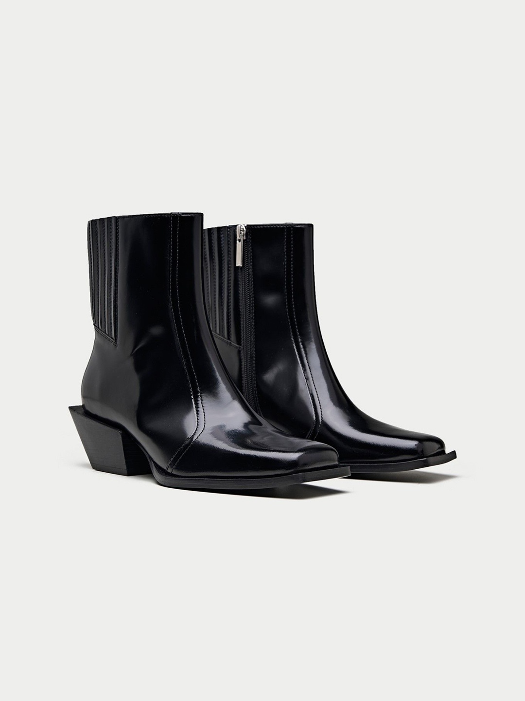 

Oroh Women Block-Heeled Chelsea Boots, Black