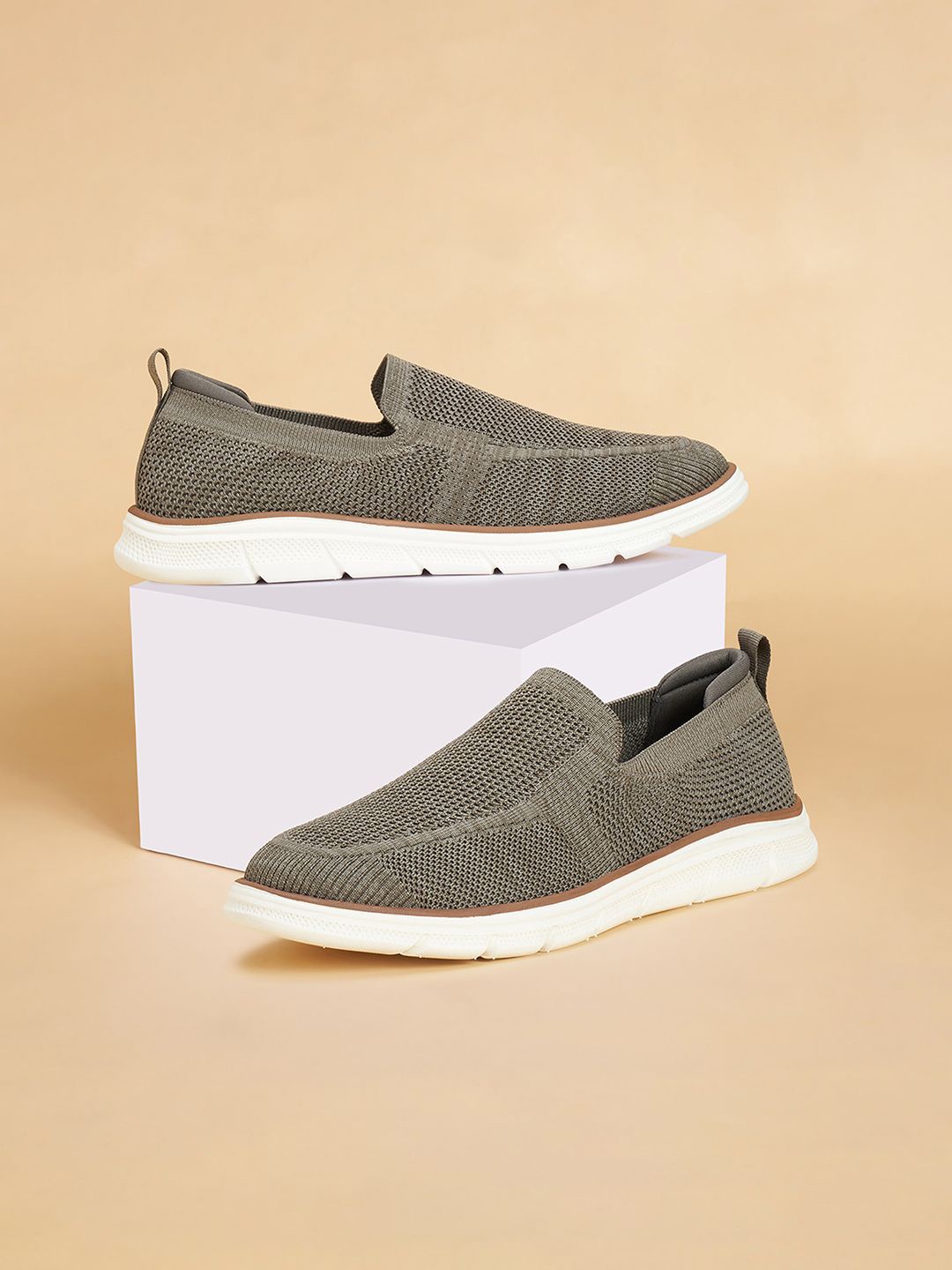 

BYFORD by Pantaloons Men Textured Sneakers, Grey
