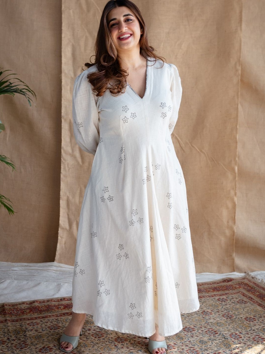 

THE INDIAN ETHNIC CO Floral Print A-Line Midi Dress, White
