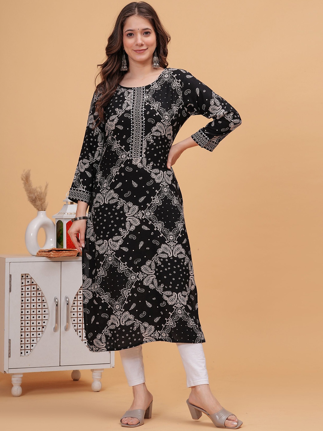 

KALINI Women Printed Gotta Patti Floral Kurta, Black