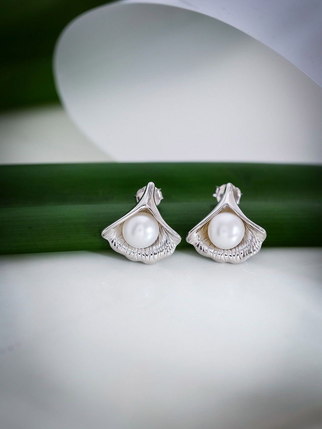 

DIAVO Contemporary Studs Earrings, Silver