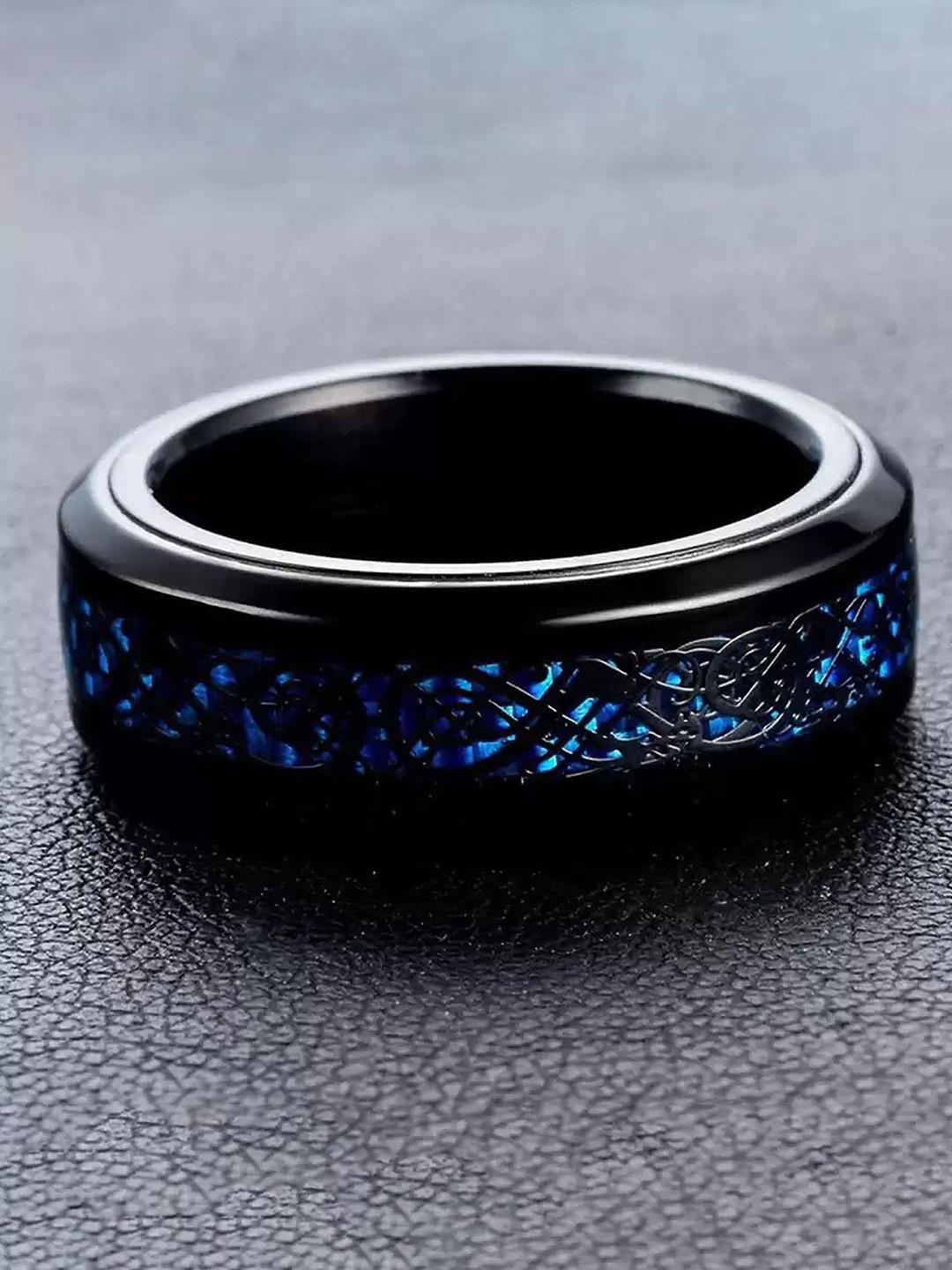 

Lila Unisex Dragon Shaped Thumb Finger Ring, Black