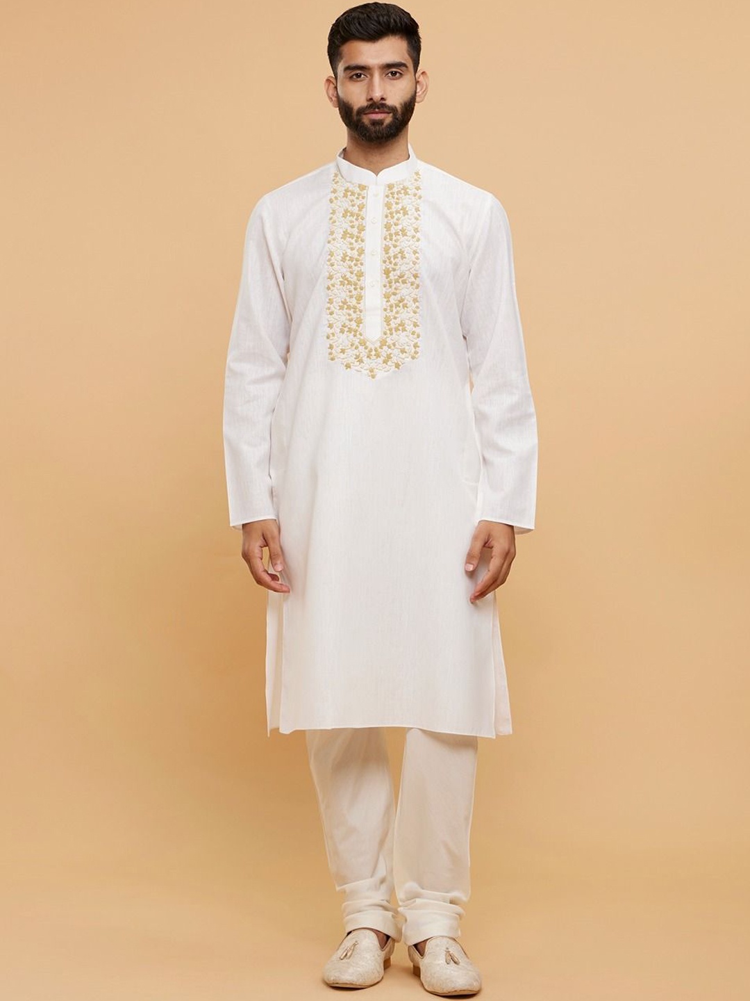 

Twamev Men Floral Embroidered Regular Thread Work Kurta with Churidar, White