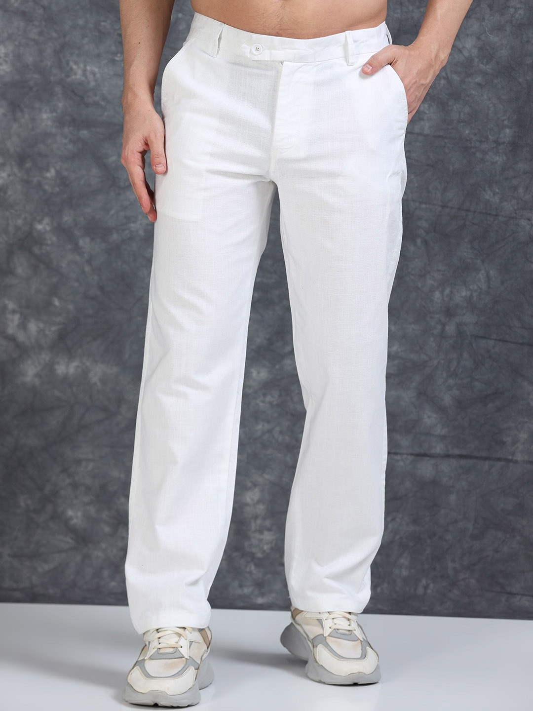 

The Roadster Lifestyle Co Men Relaxed Fit Mid Rise Trousers, White