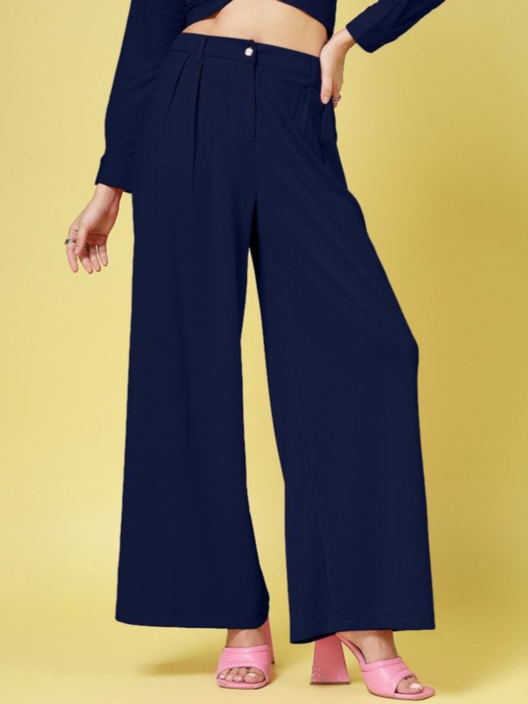 

Oomph! Women Relaxed Pleated Trousers, Blue