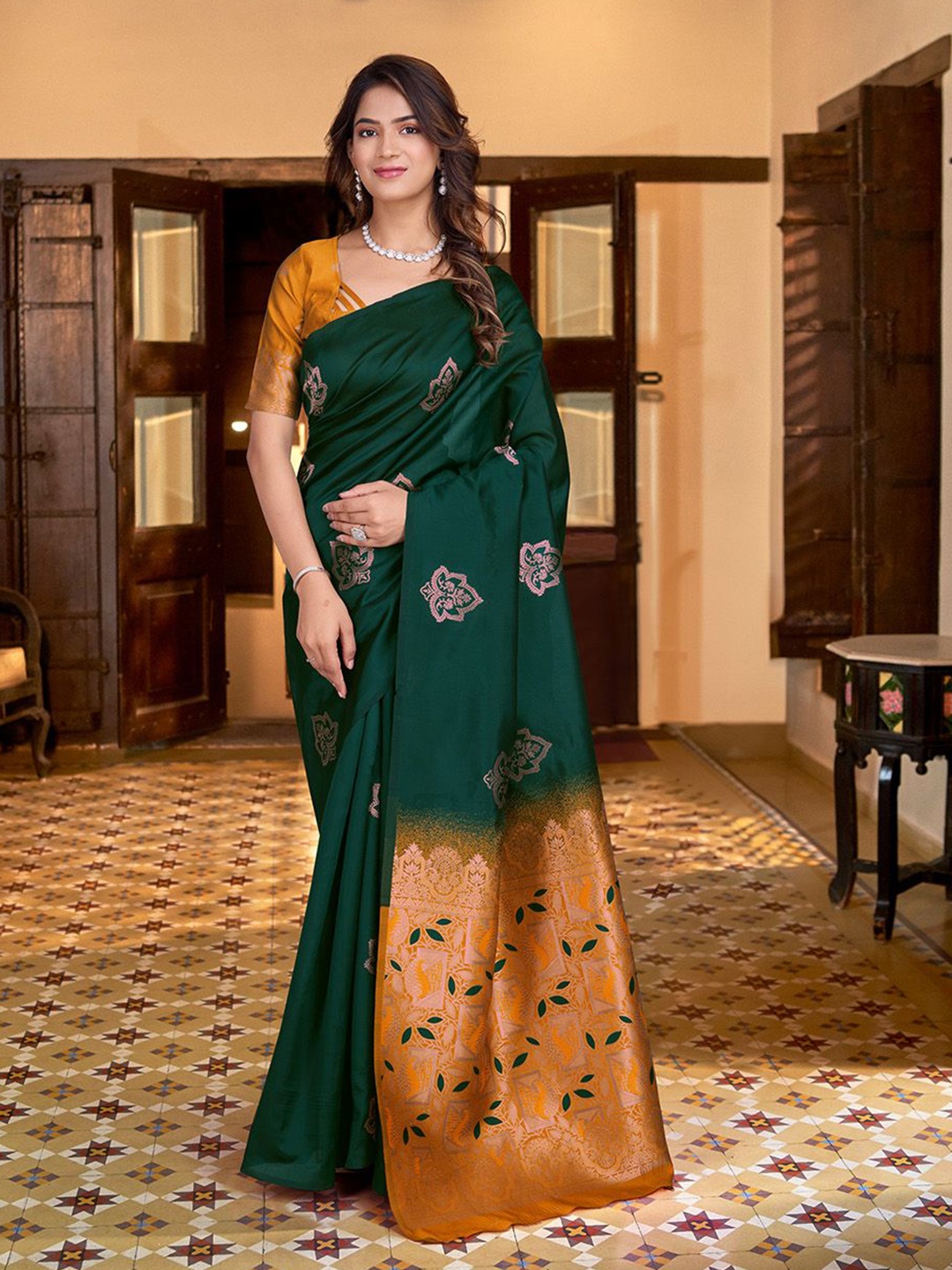 

STYLEELITE Woven Design Zari Pure Silk Saree, Green
